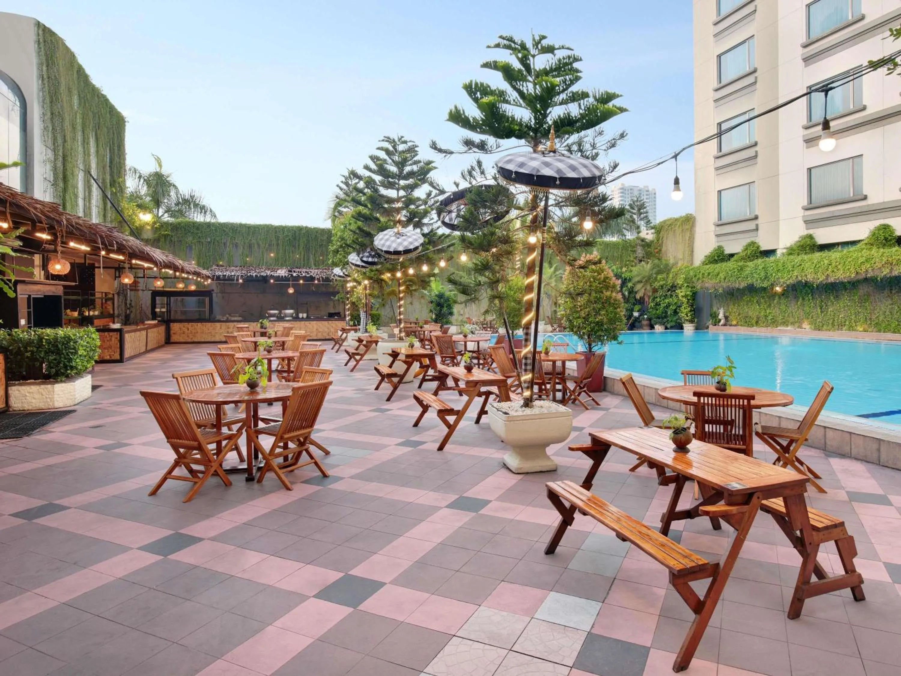 Restaurant/places to eat in Grand Mercure Medan Angkasa