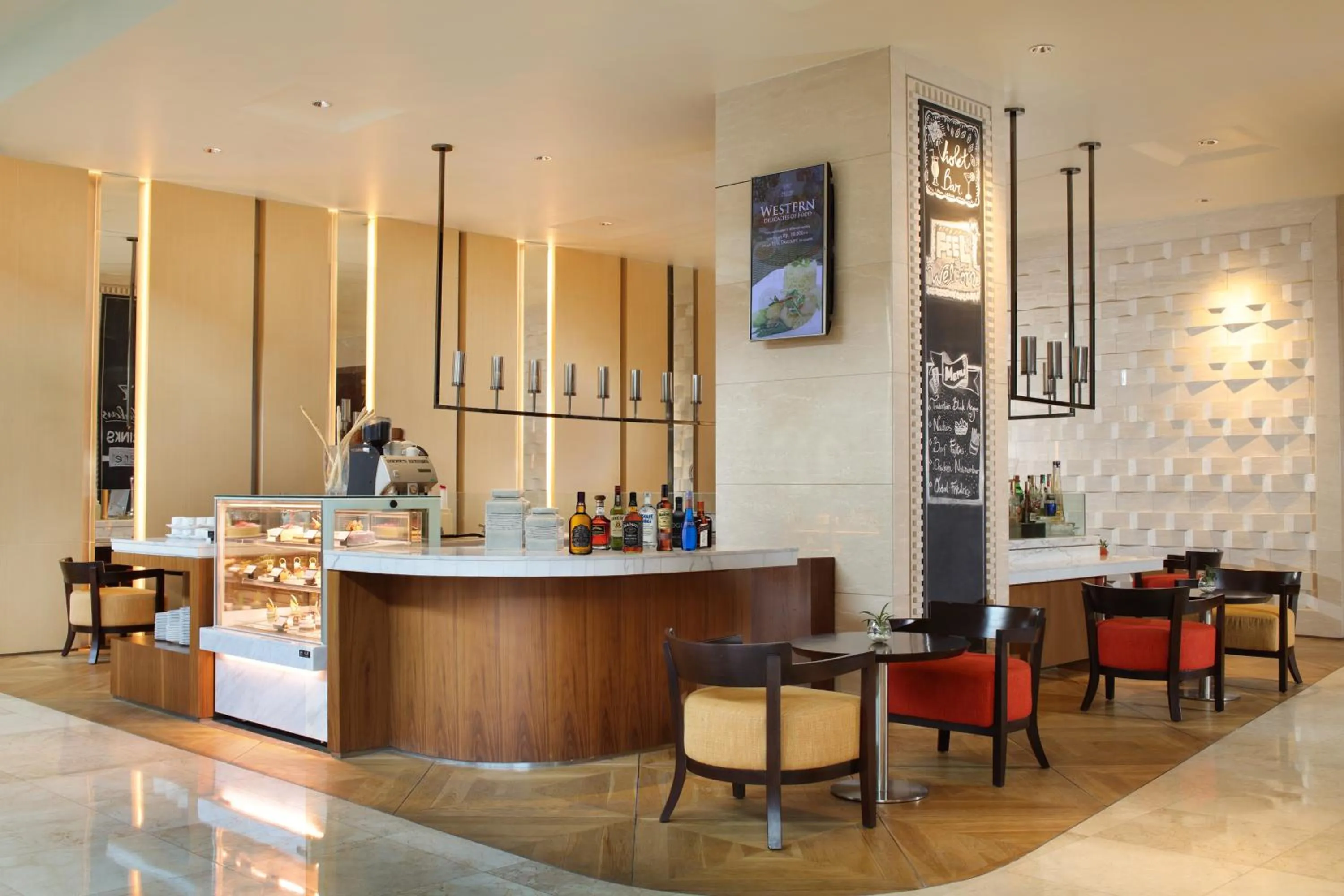 Lounge or bar in Grand Mercure Medan Angkasa