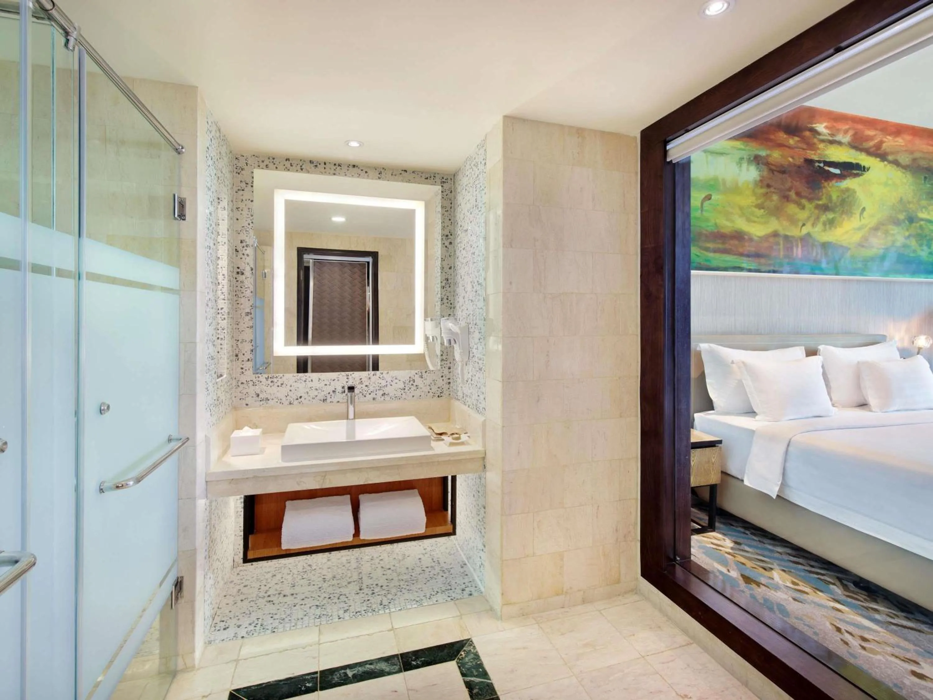 Bedroom, Bed in Grand Mercure Medan Angkasa