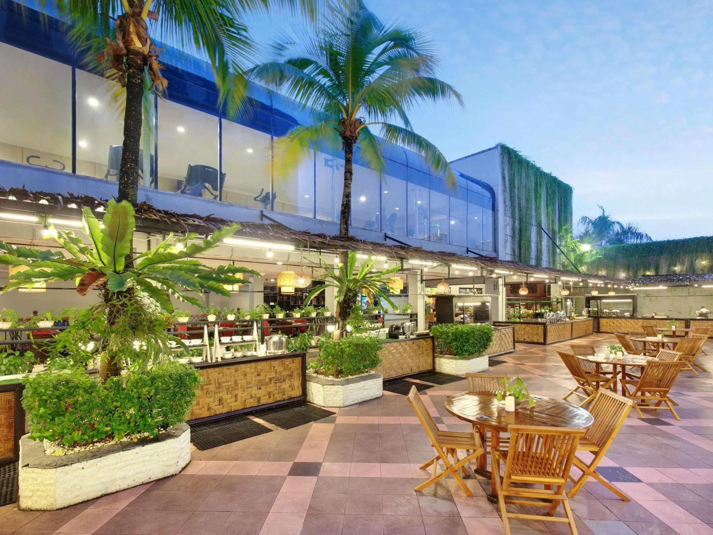 Restaurant/places to eat in Grand Mercure Medan Angkasa