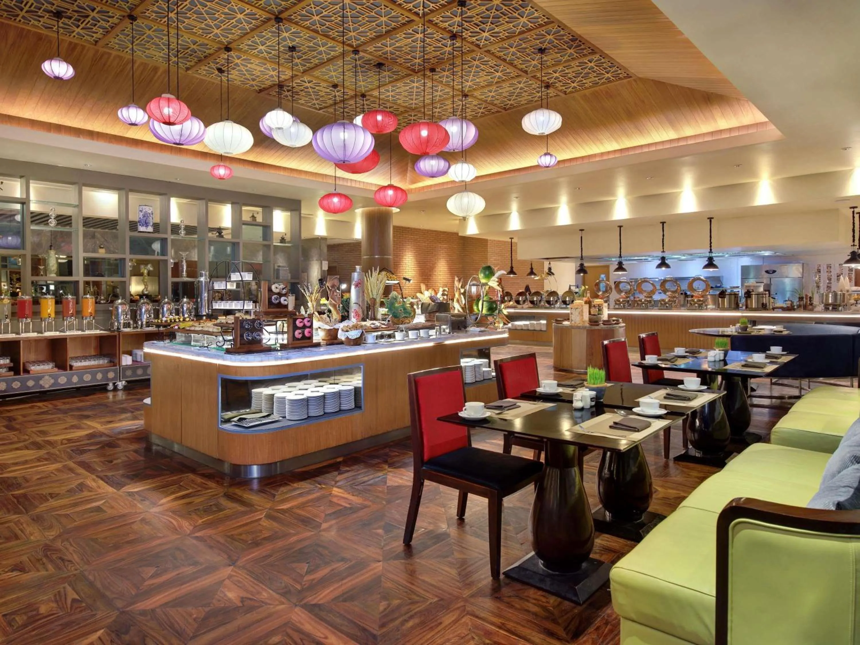 Restaurant/places to eat in Grand Mercure Medan Angkasa