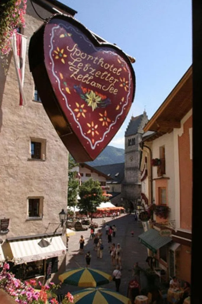 Facade/entrance in Hotel Lebzelter