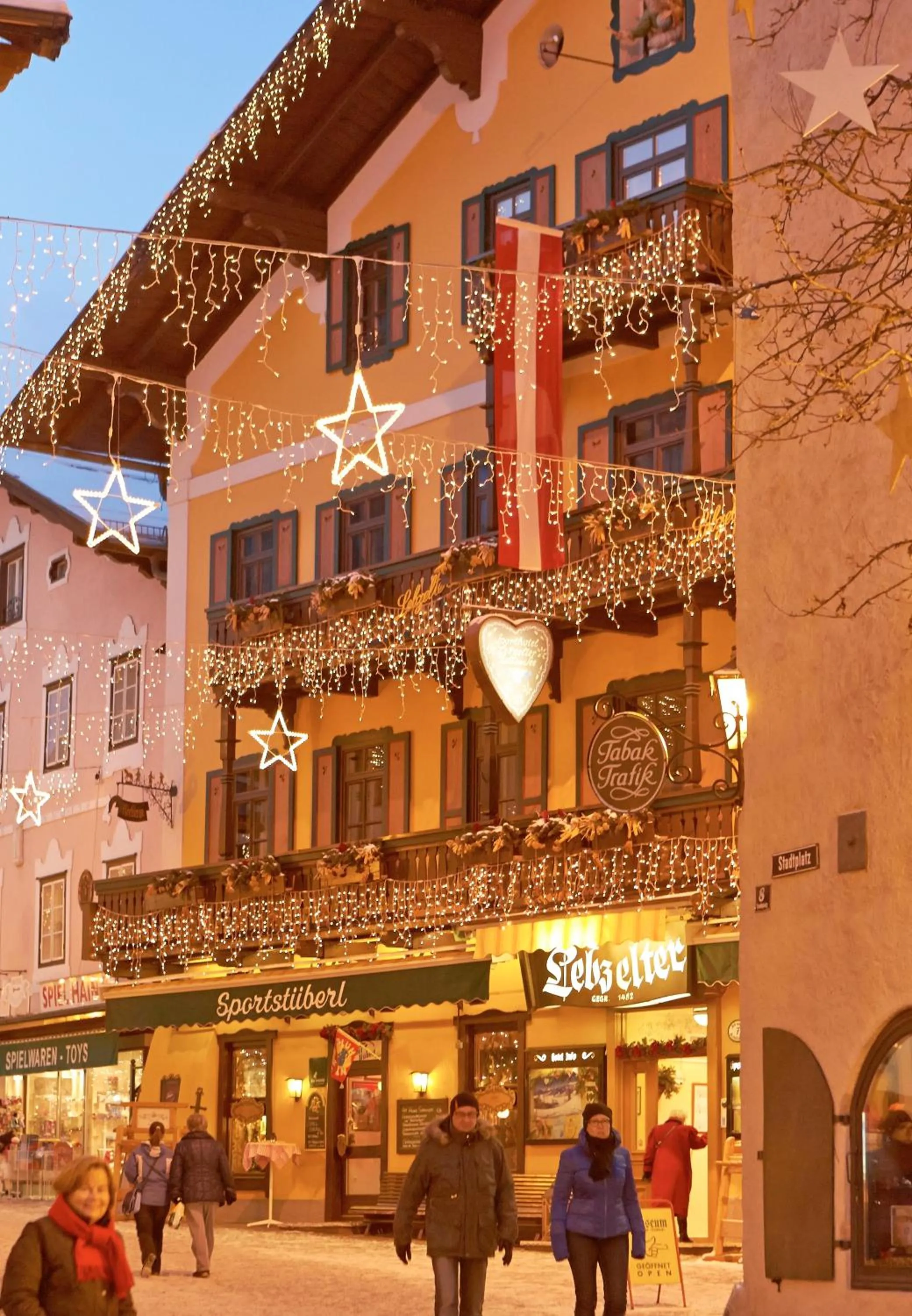 Facade/entrance in Hotel Lebzelter