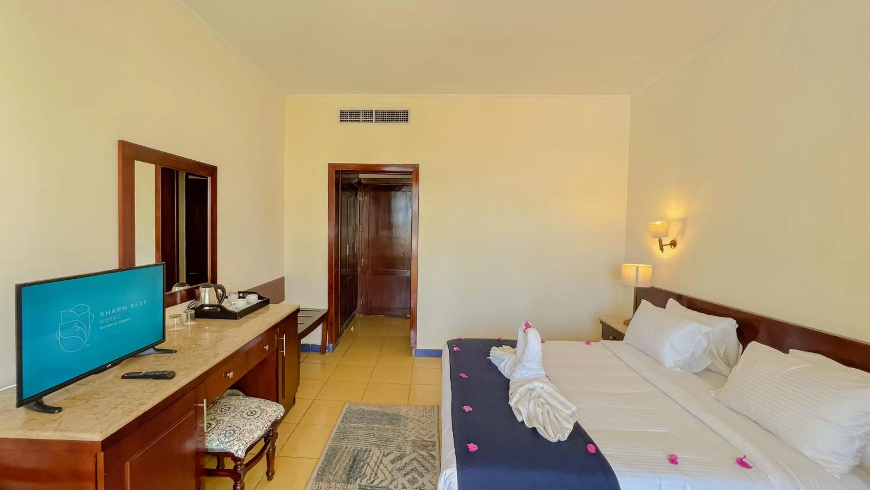 Bedroom, Bed in Sharm Reef Hotel