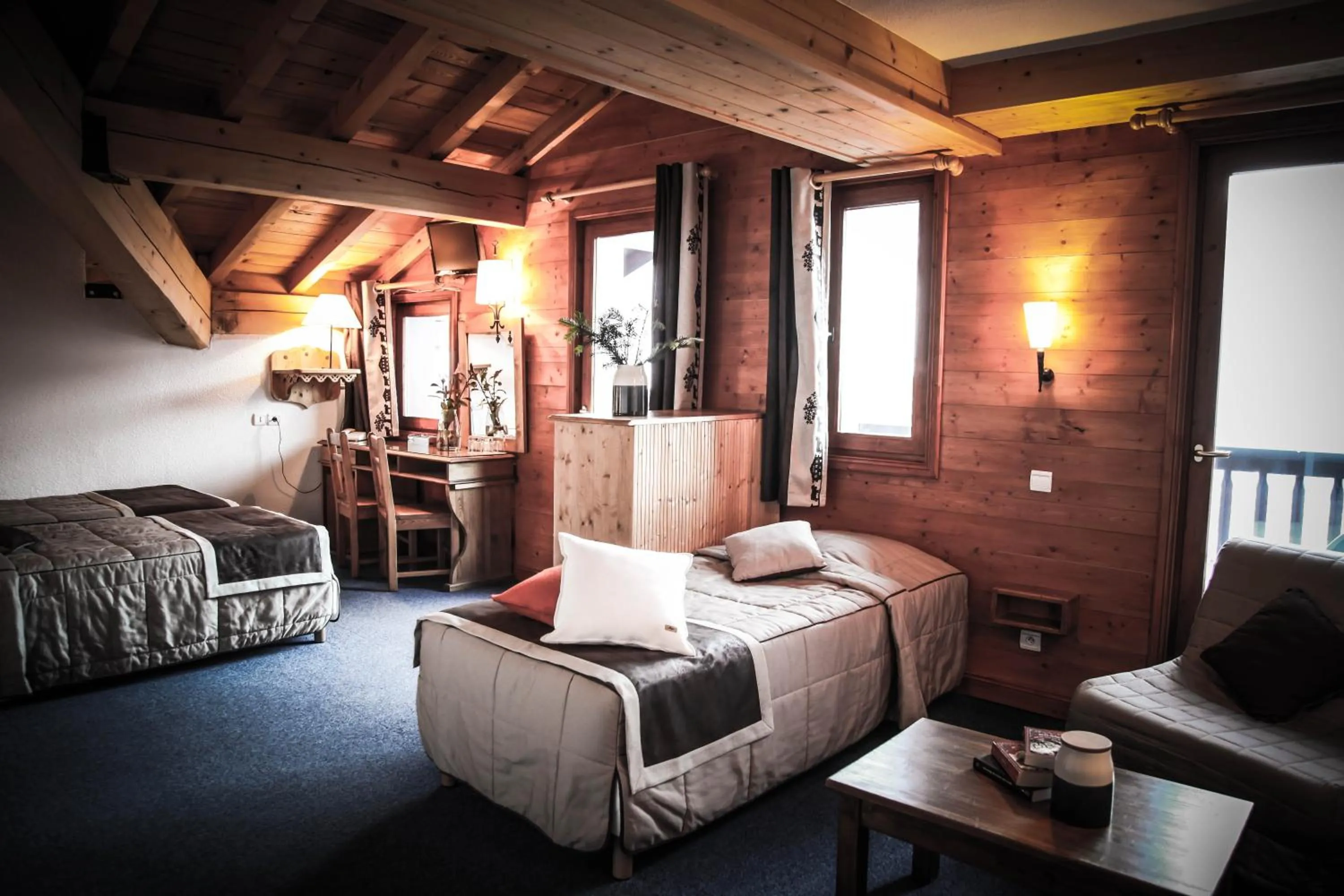 Winter, Bed in Hôtel Le Refuge