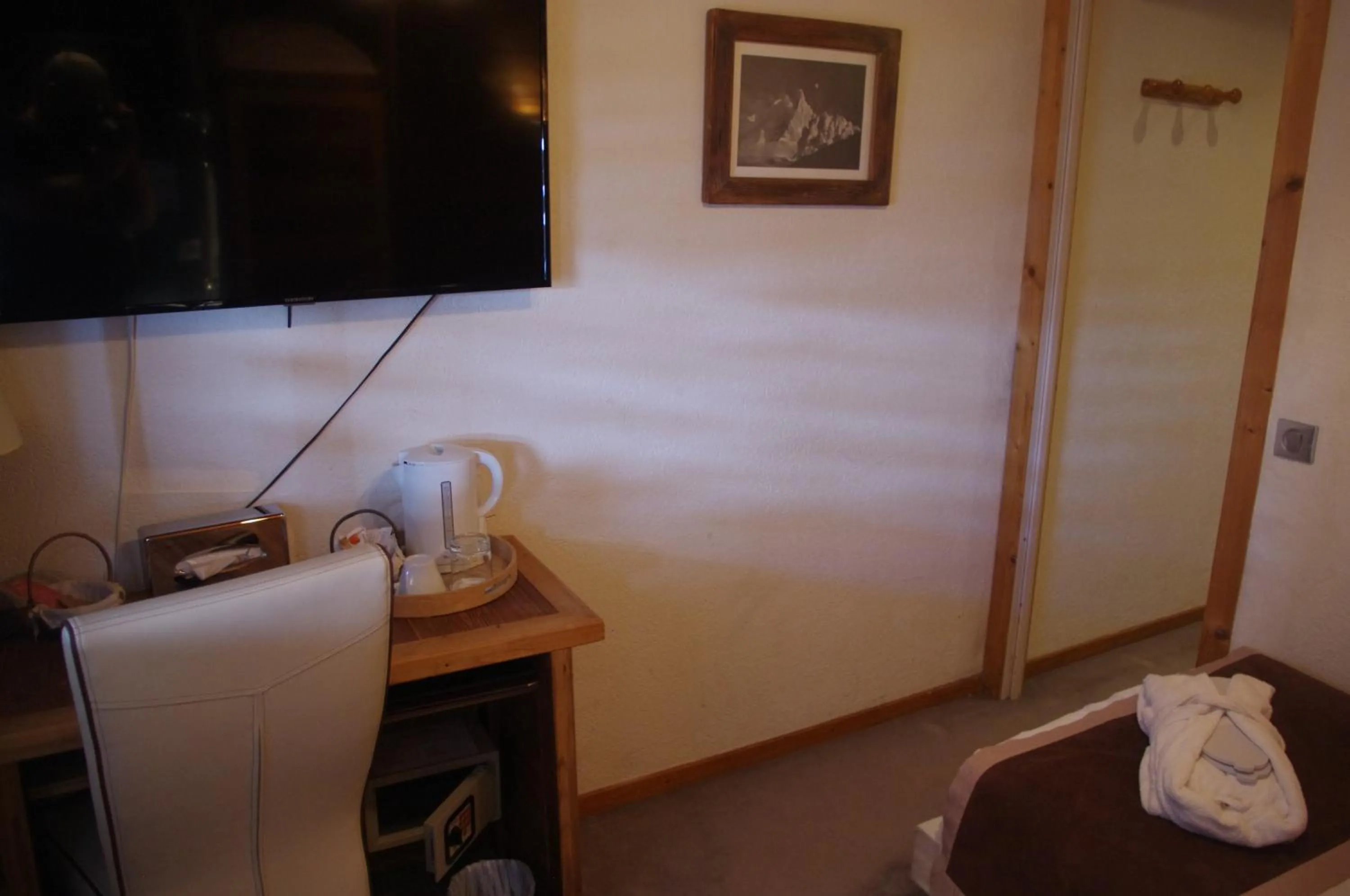 Bedroom in Hôtel Le Refuge