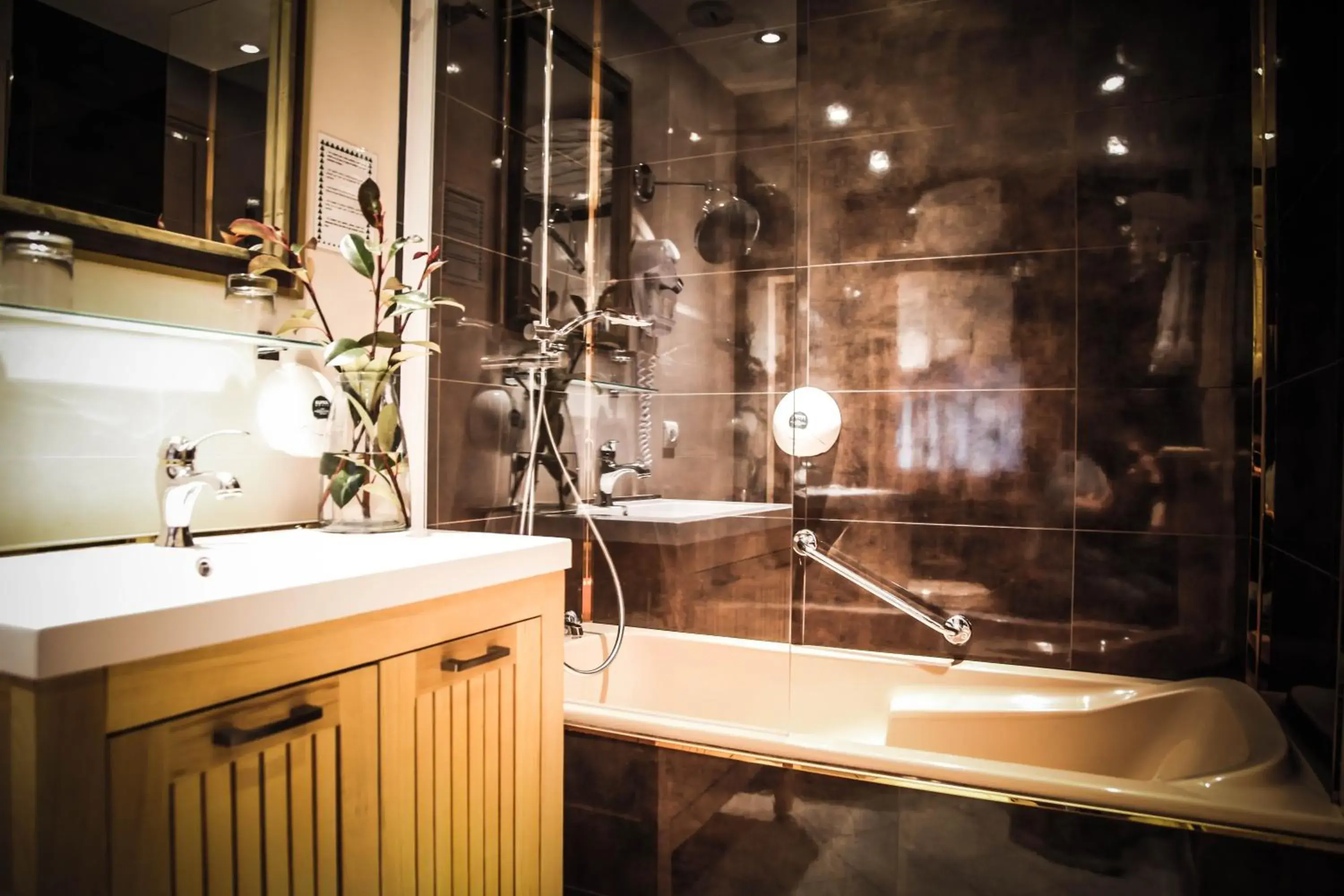 Family Suite (5 Adults) in Hôtel Le Refuge Family Suite (5 Adults) in Hôtel Le Refuge