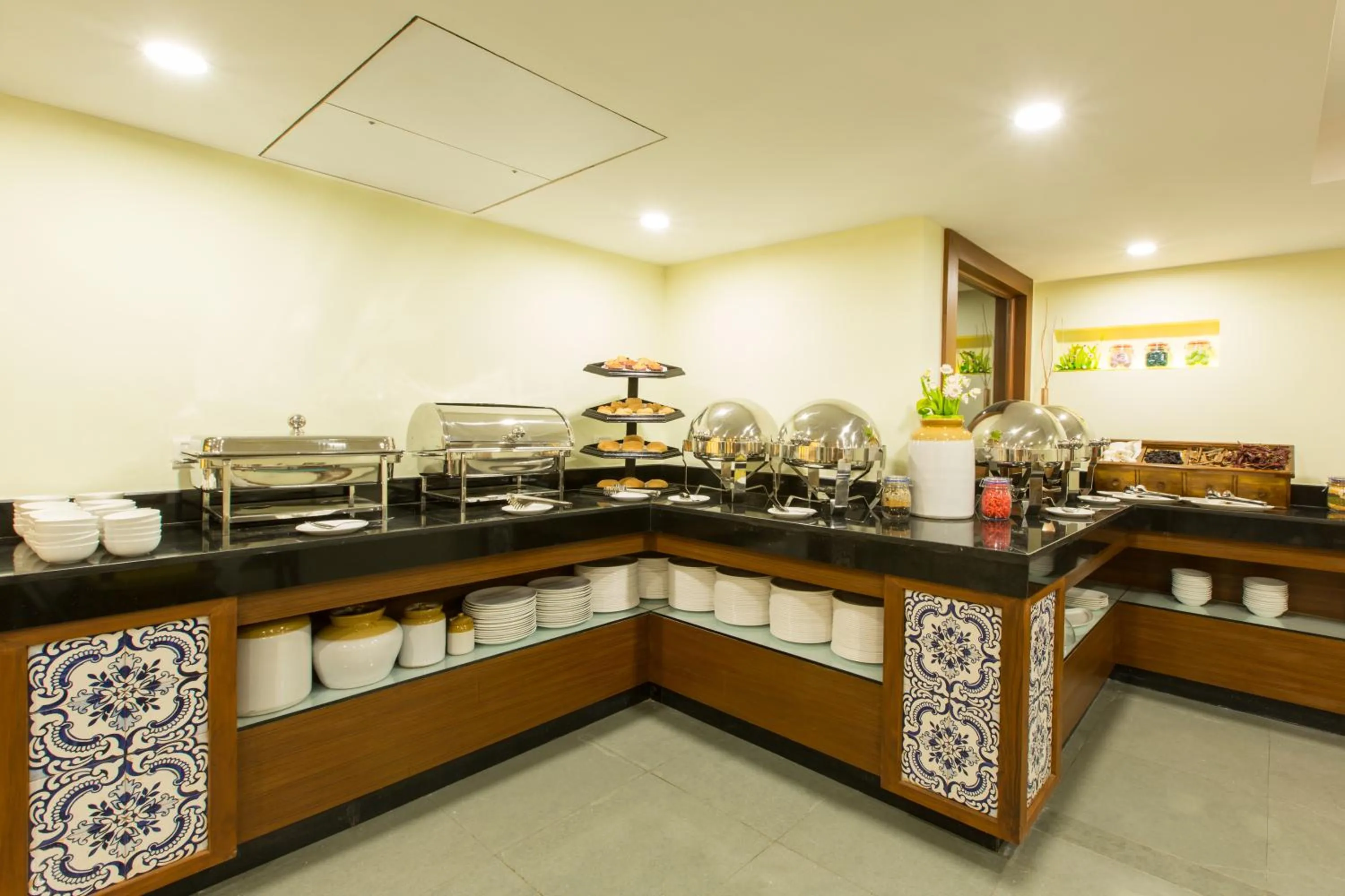 Restaurant/places to eat in Viva Hotel Near Madgaon Railway Station