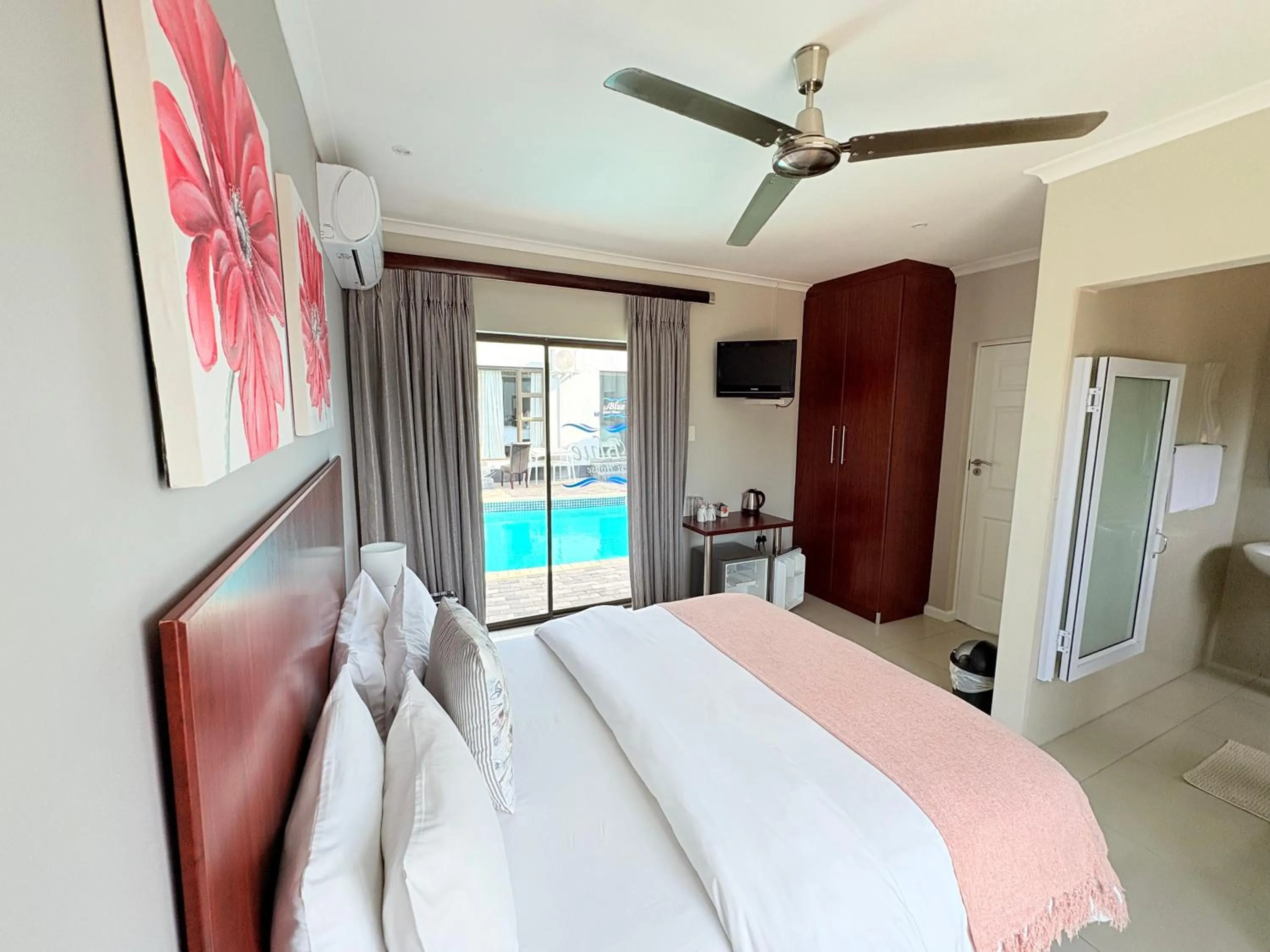 Bed in Le Blue Guesthouse