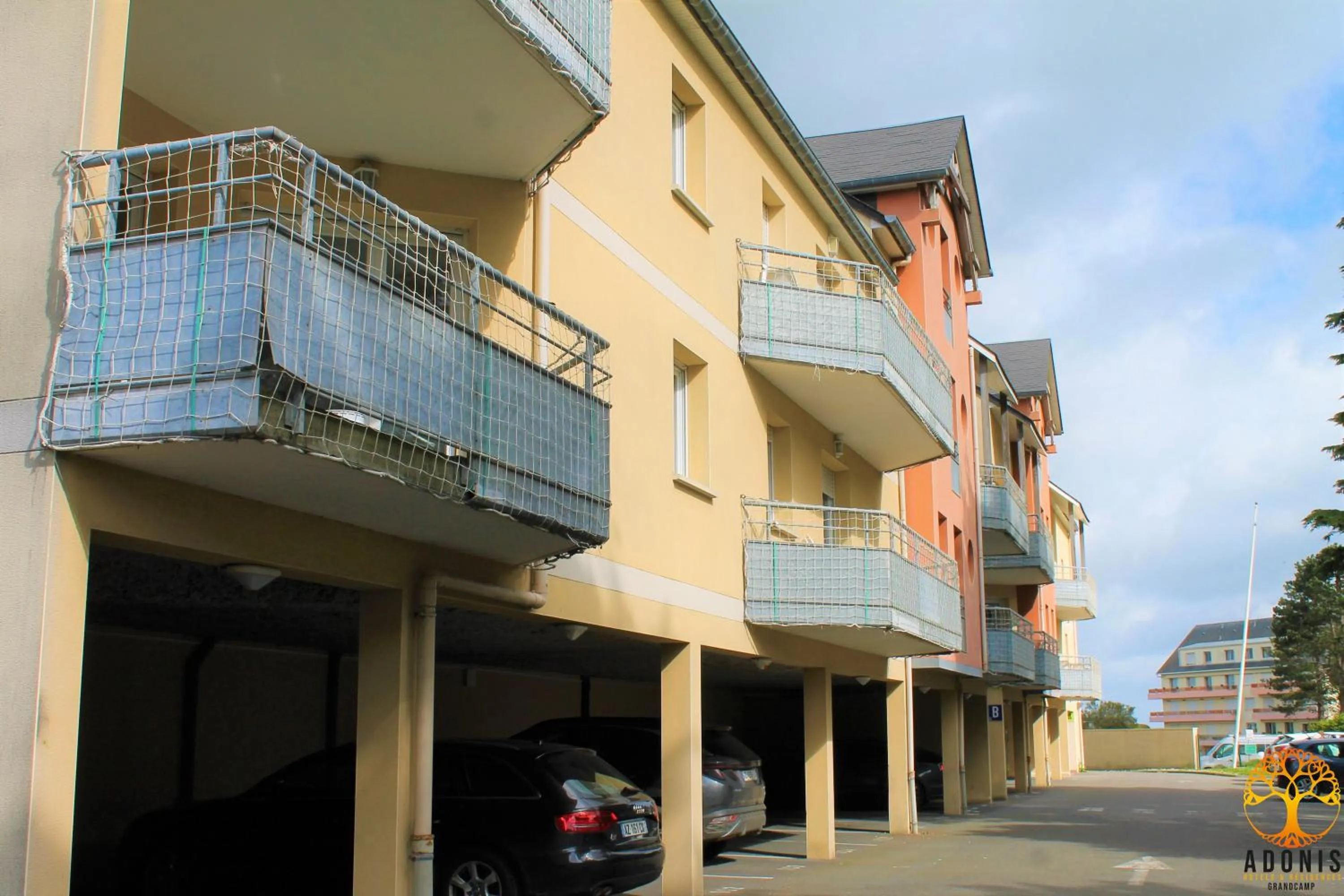 Parking in Adonis Grandcamp - Résidence Les Isles De Sola