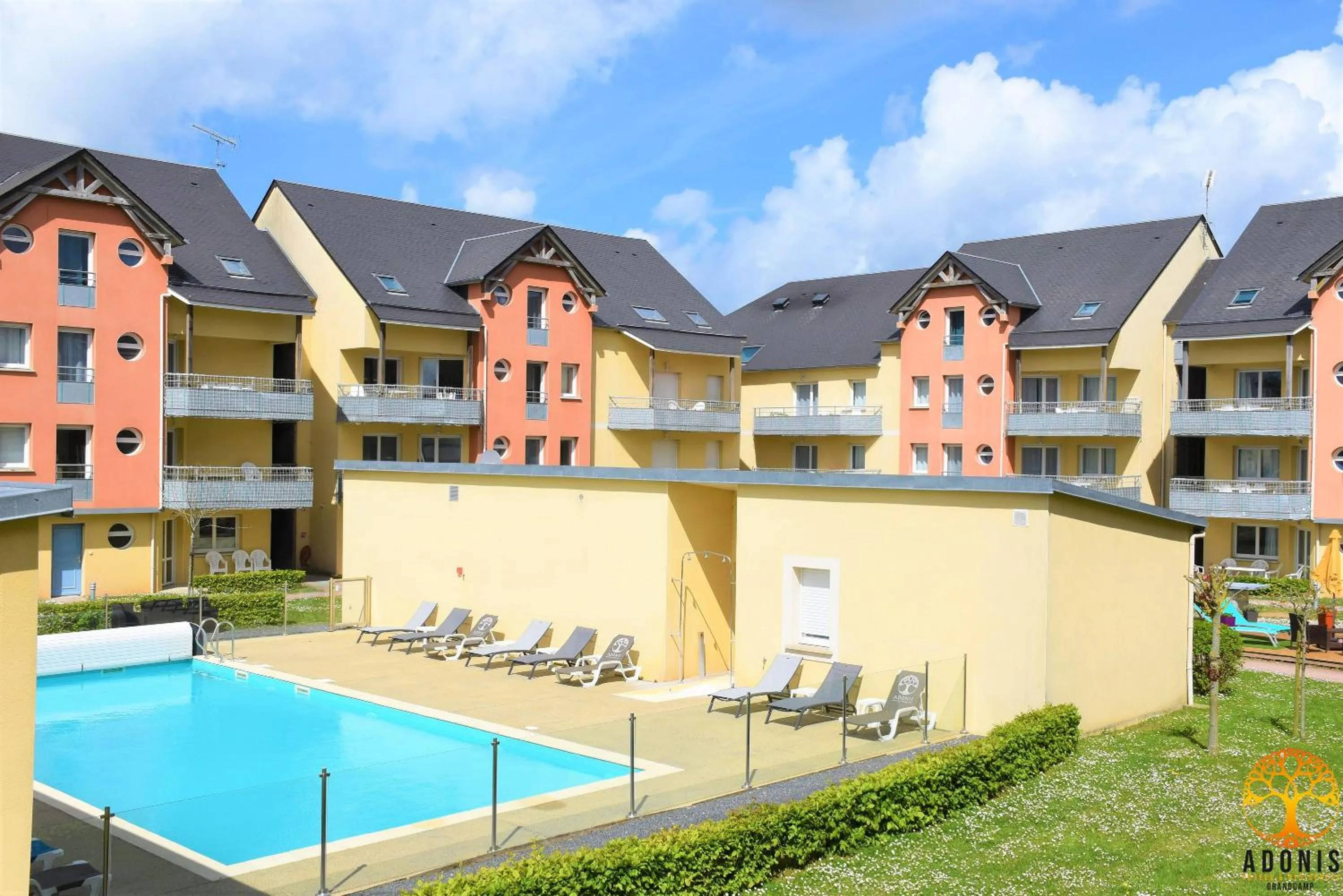 Property building in Adonis Grandcamp - Résidence Les Isles De Sola