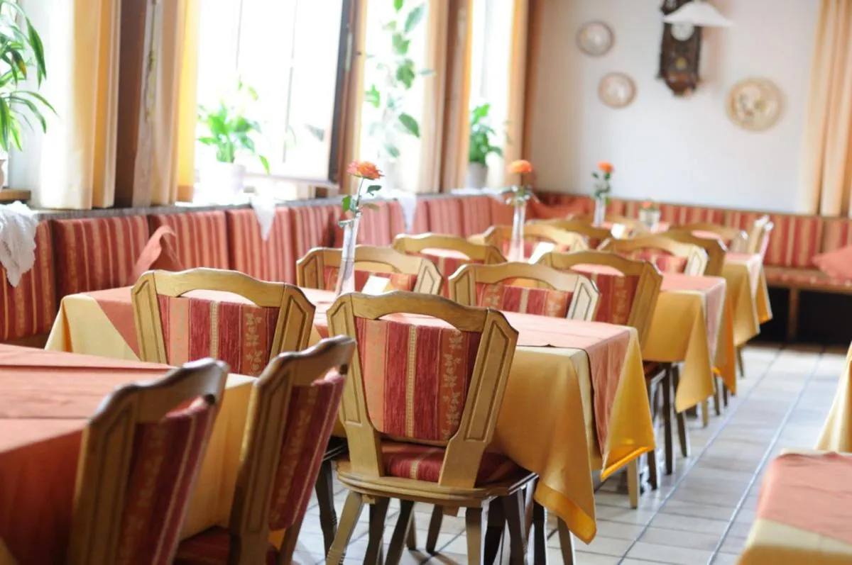 Restaurant/places to eat in Hotel Schwarzes Ross