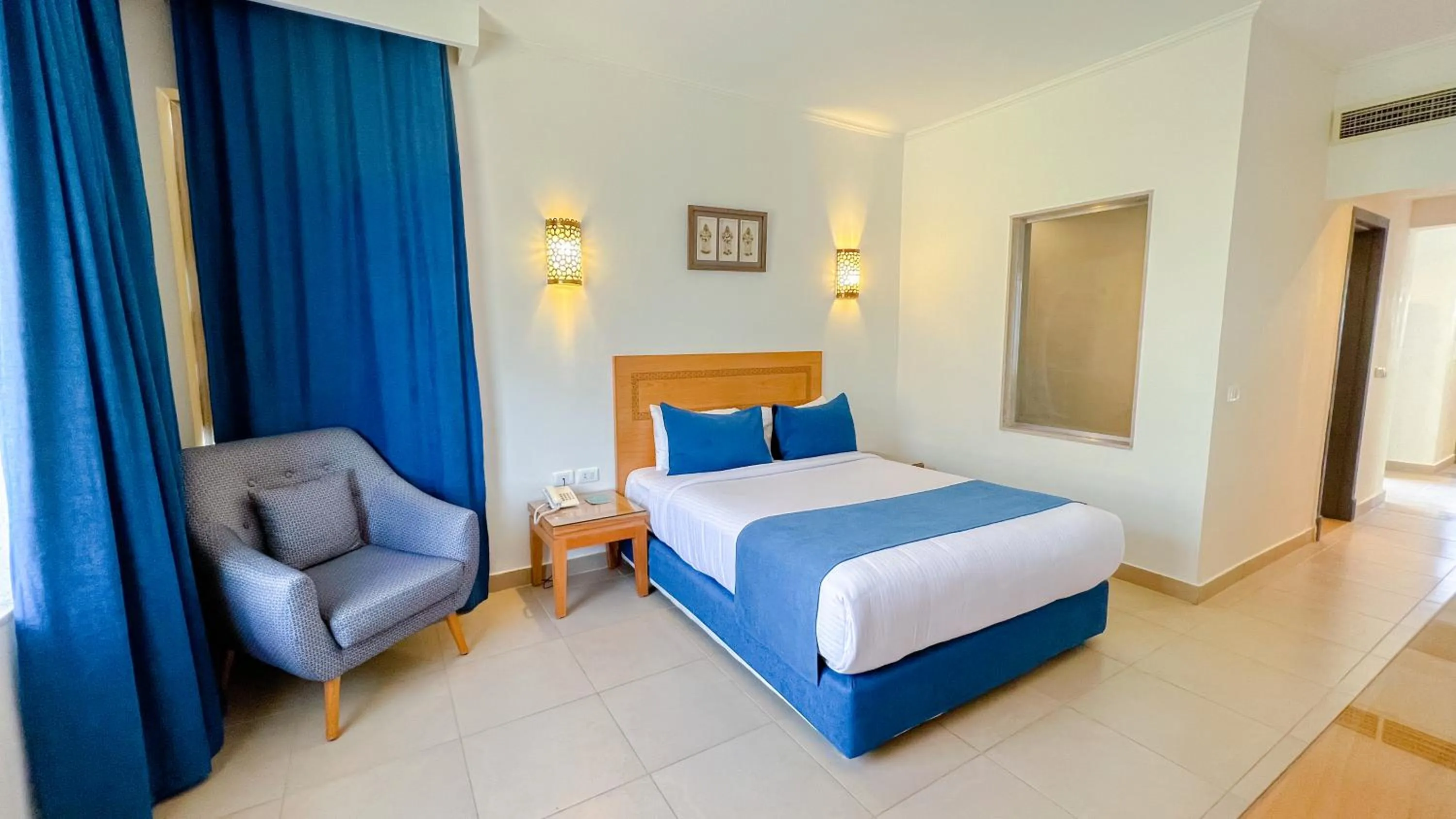 Photo of the whole room, Bed in Club Reef Resort & Spa