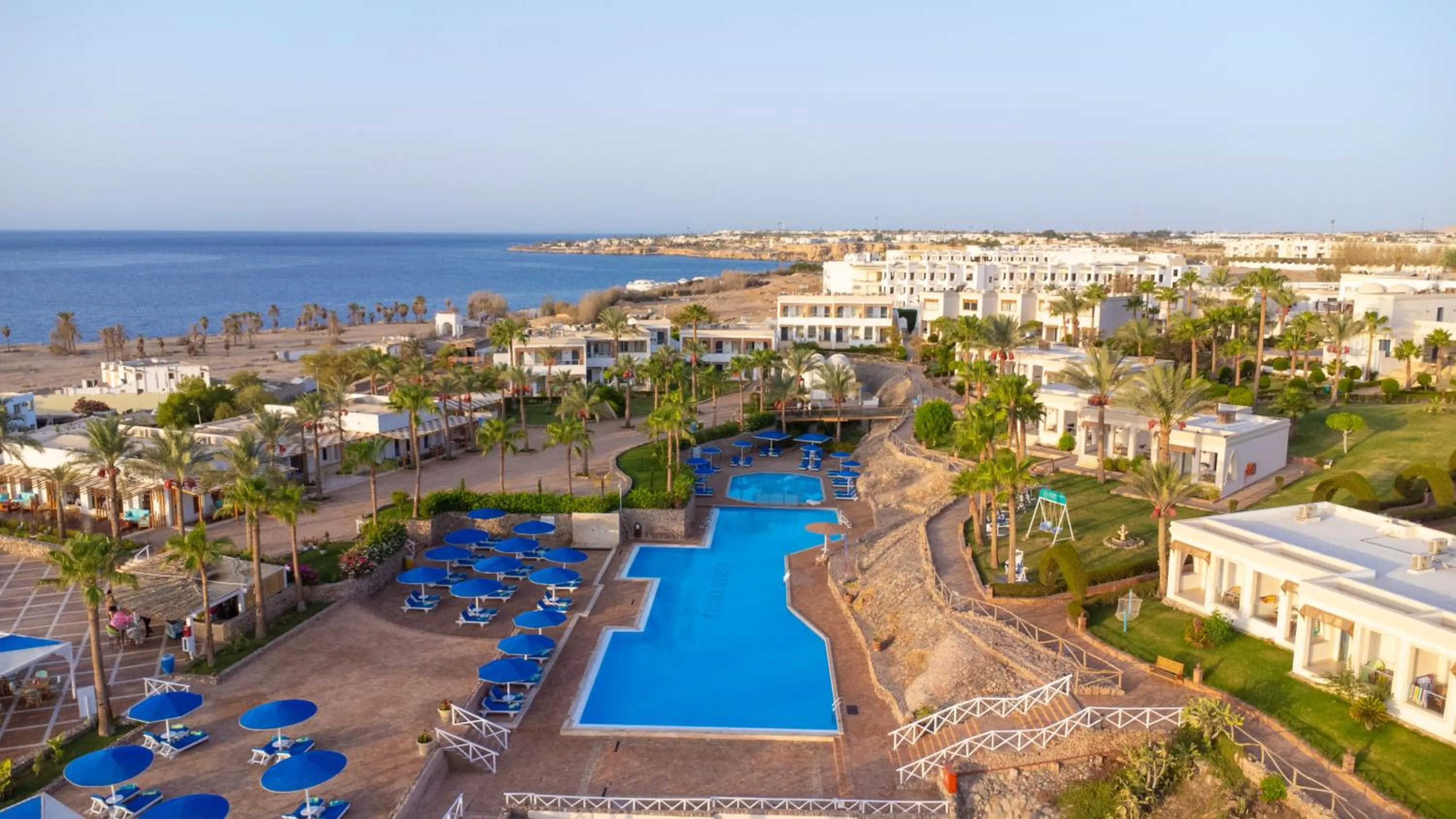 Swimming pool in Club Reef Resort & Spa