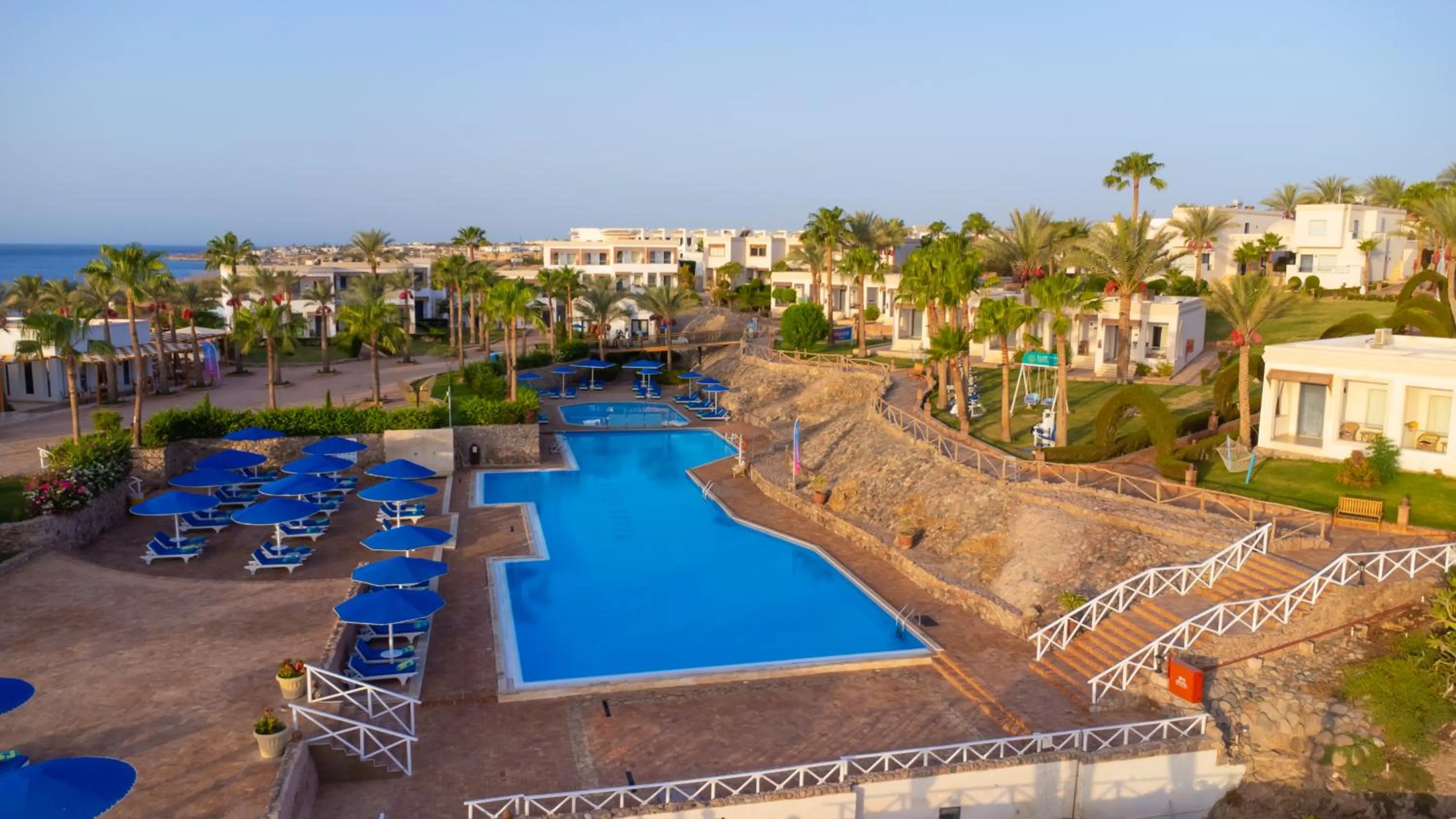 Swimming pool in Club Reef Resort & Spa