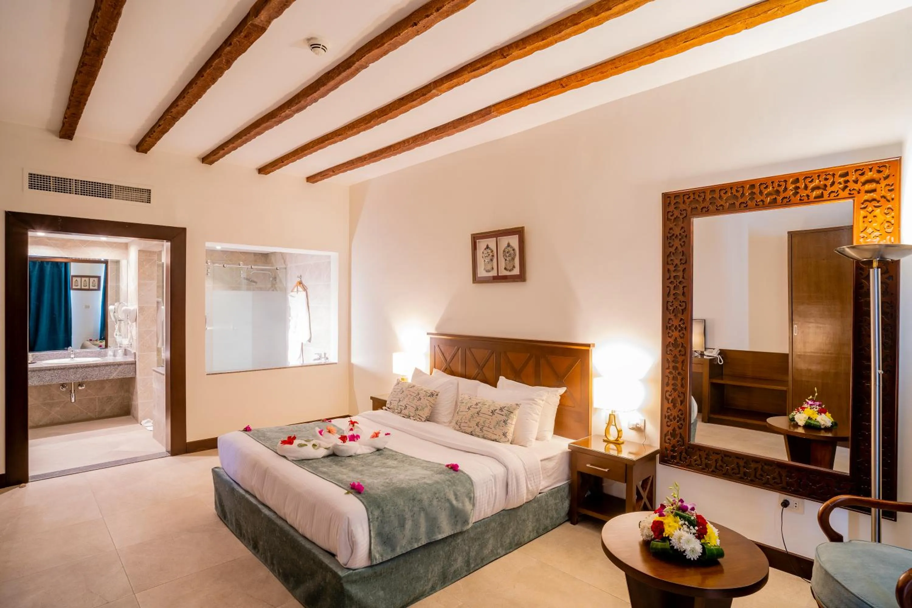 Bedroom, Bed in Club Reef Resort & Spa