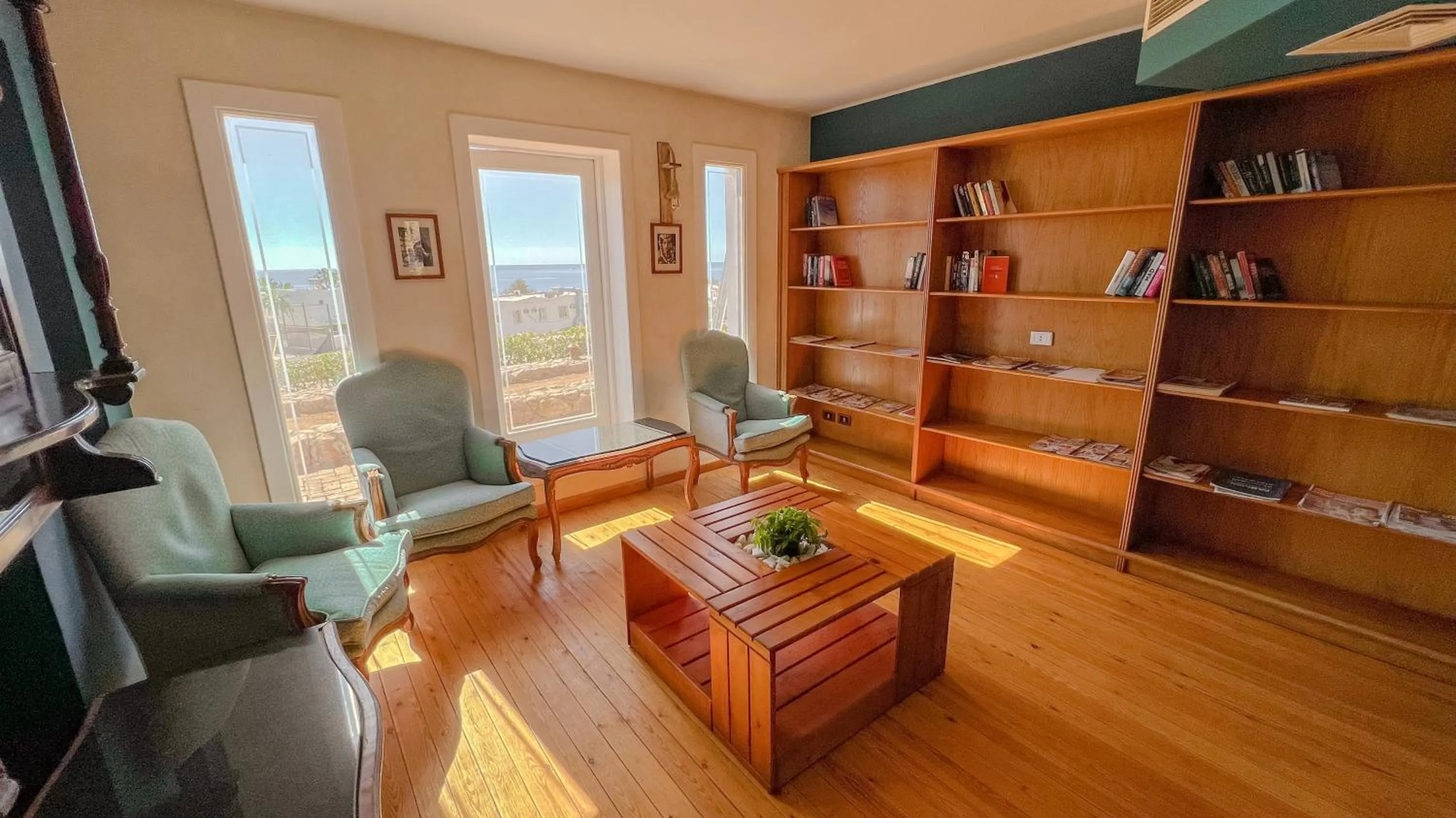 Library in Club Reef Resort & Spa