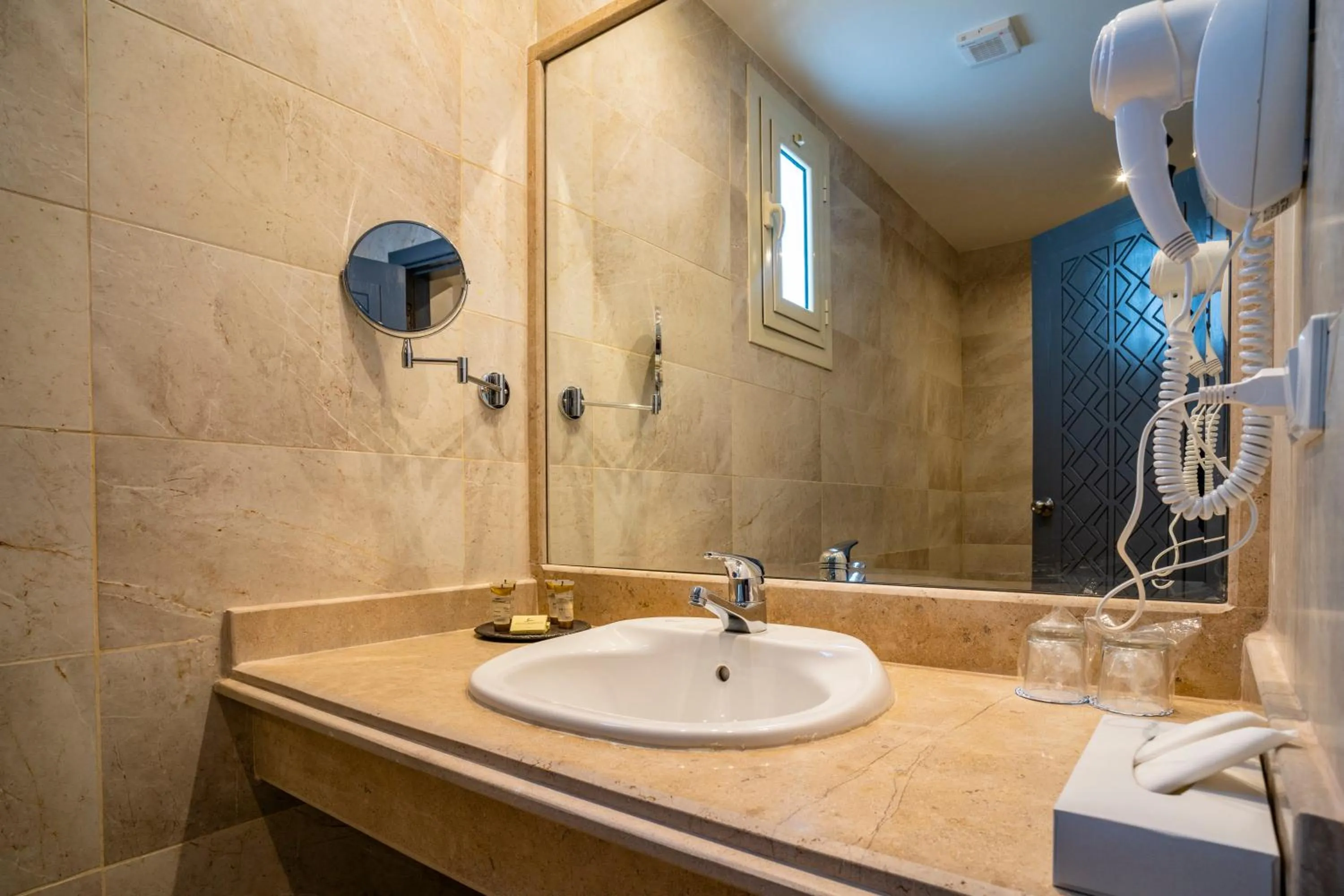 Bathroom in Club Reef Resort & Spa