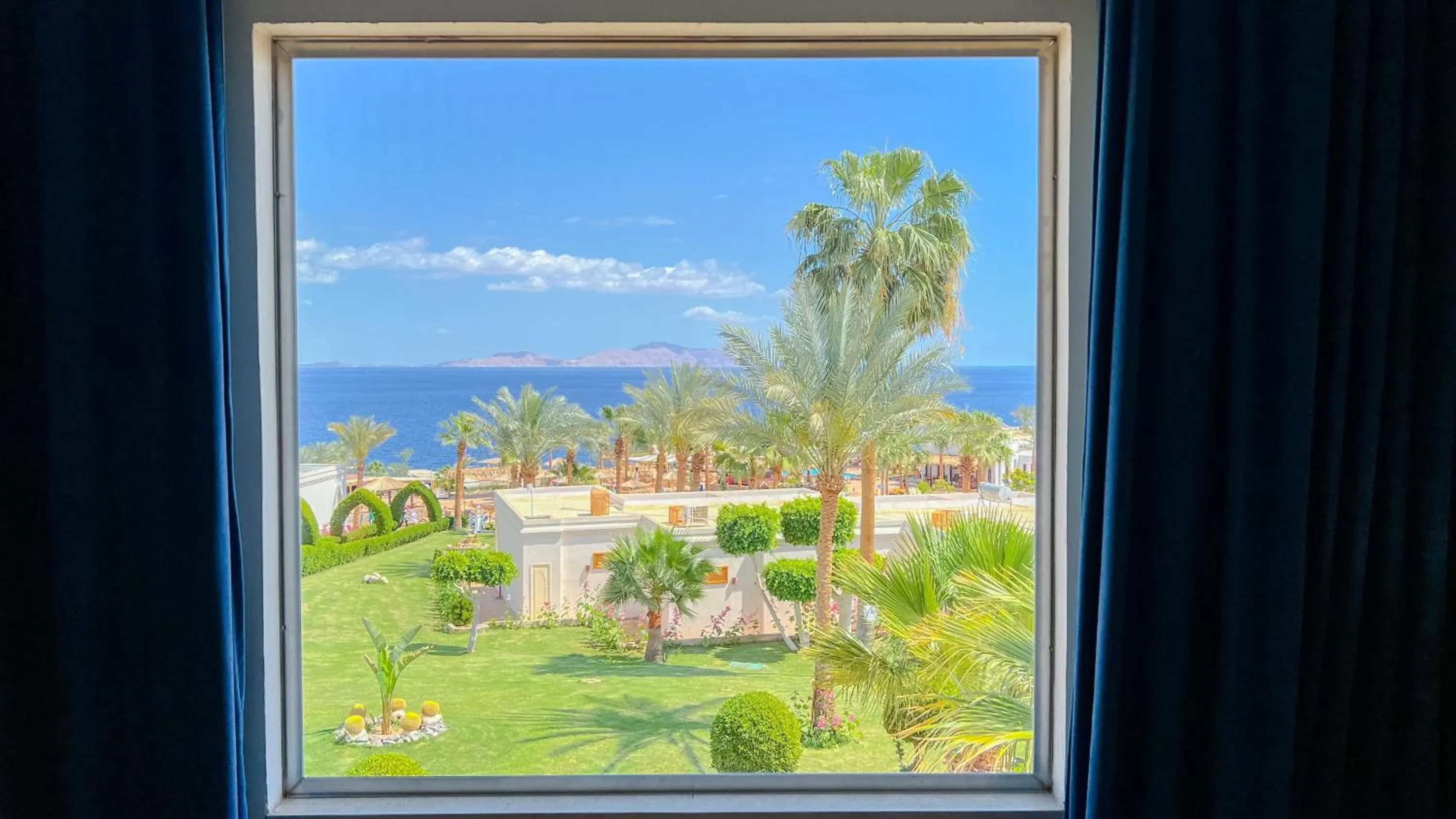 Photo of the whole room in Club Reef Resort & Spa