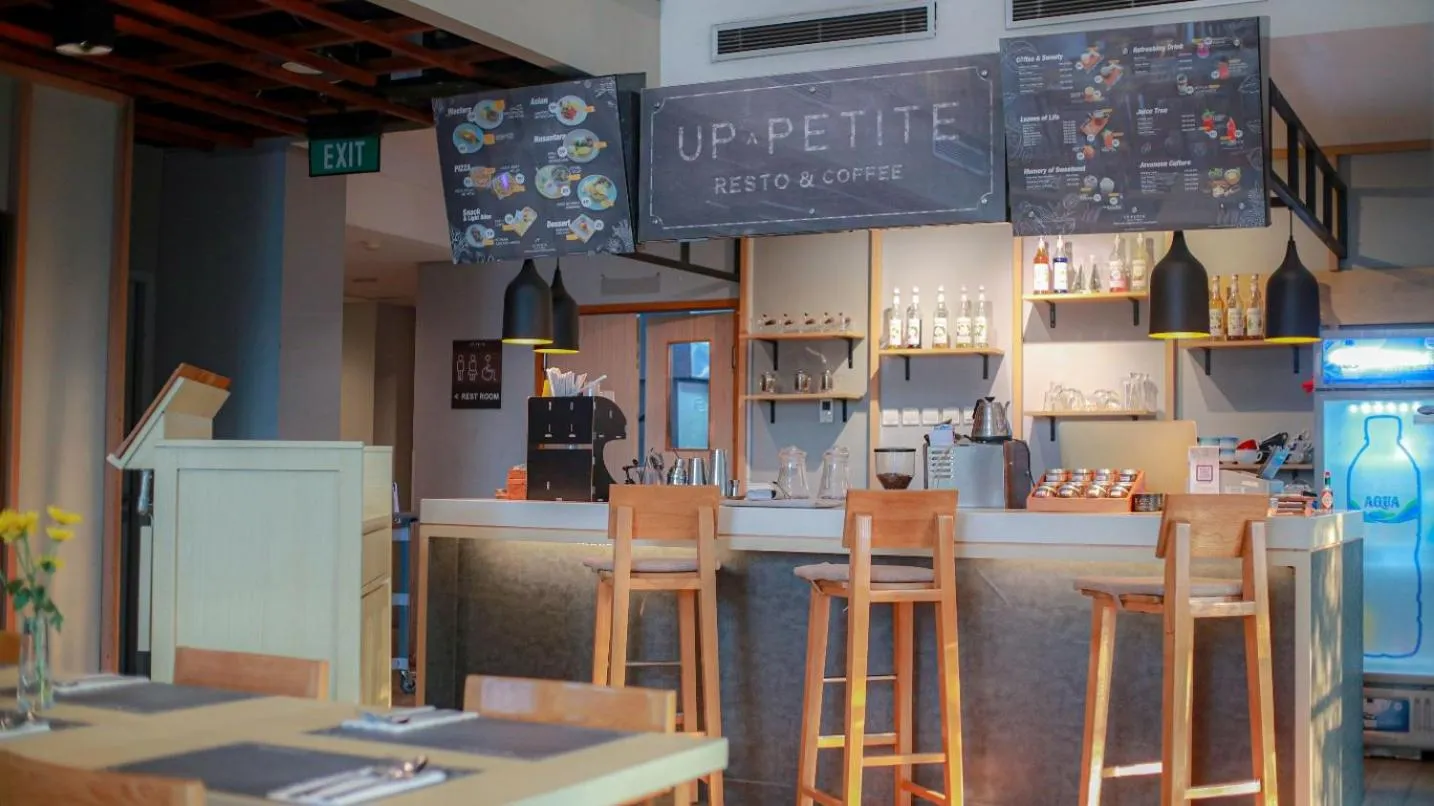 Restaurant/places to eat in Up-Peak Hotel Simpang Lima Semarang Formerly HA-KA Simpanglima Hotel Semarang