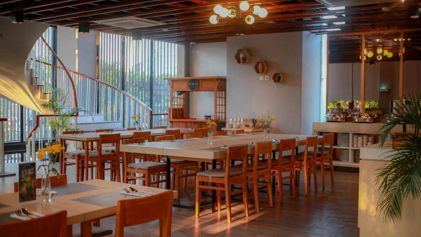 Restaurant/places to eat in Up-Peak Hotel Simpang Lima Semarang Formerly HA-KA Simpanglima Hotel Semarang