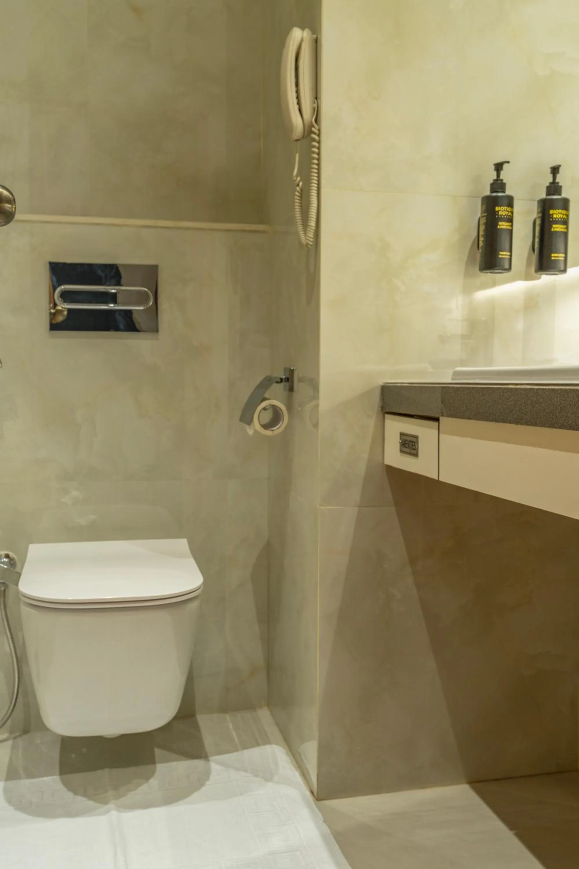 Toilet in Hotel Kohinoor Continental, Airport - Newly Renovated