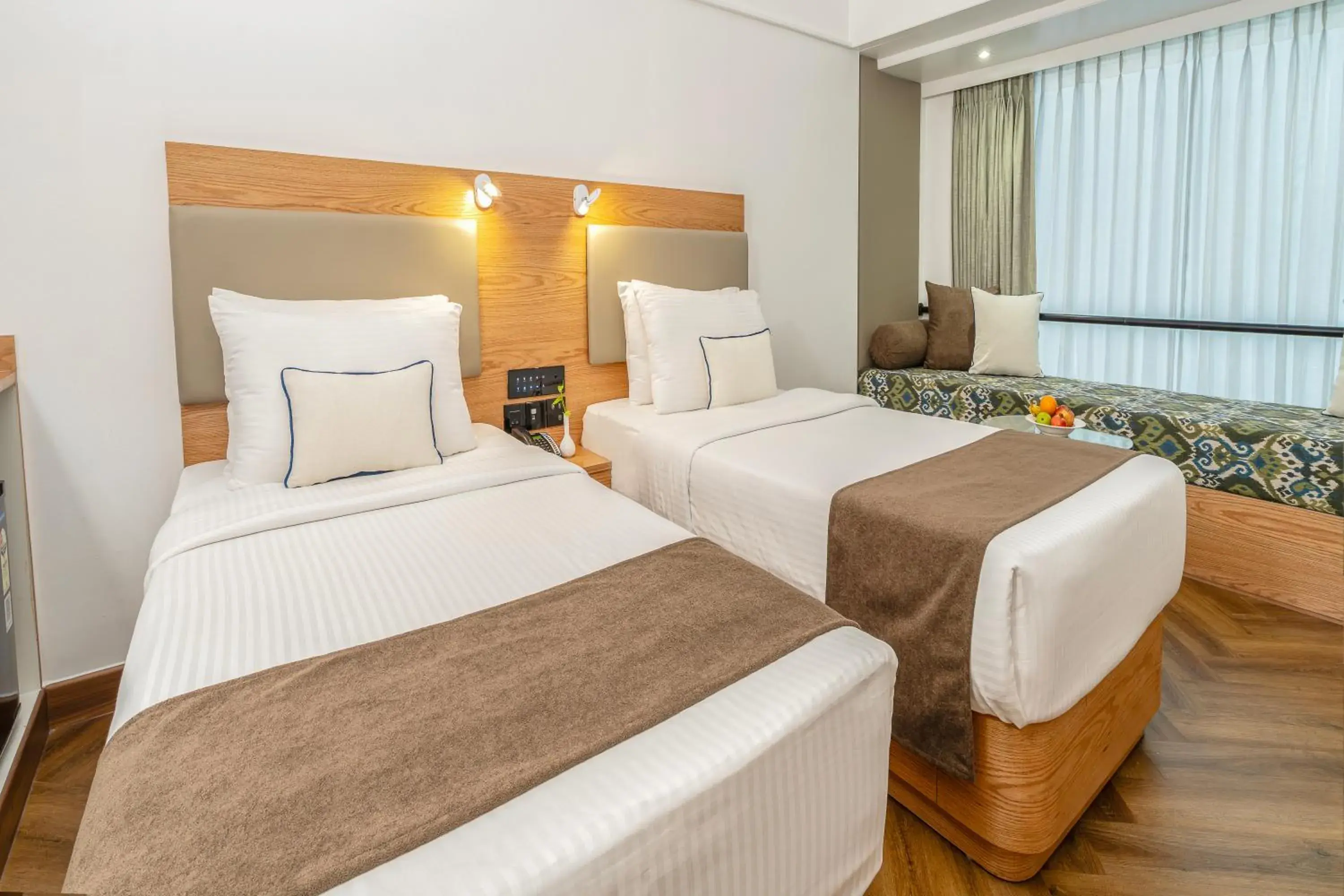 Superior Twin Room in Hotel Kohinoor Continental, Airport - Newly Renovated Superior Twin Room in Hotel Kohinoor Continental, Airport - Newly Renovated