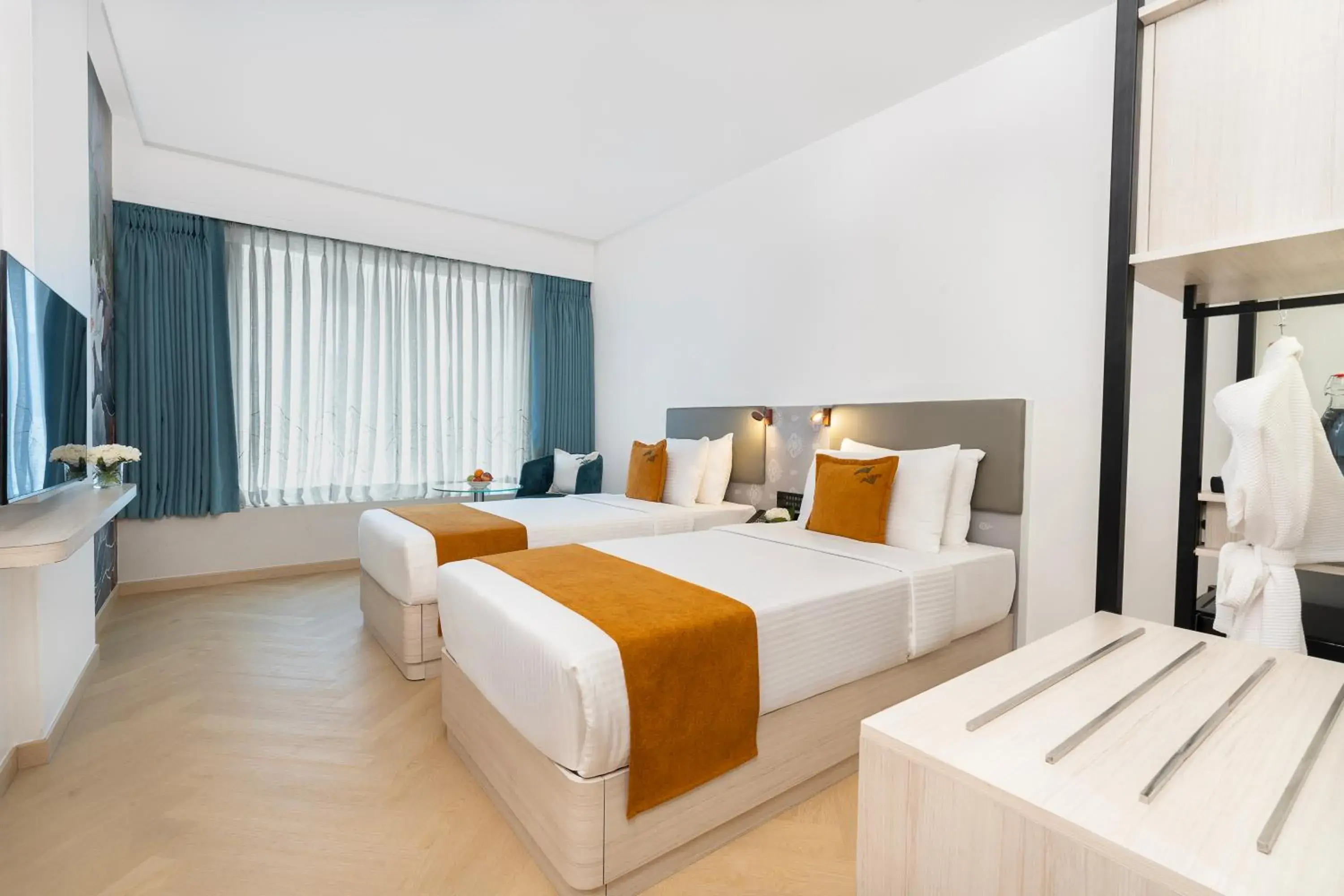 Deluxe Twin Room in Hotel Kohinoor Continental, Airport - Newly Renovated Deluxe Twin Room in Hotel Kohinoor Continental, Airport - Newly Renovated