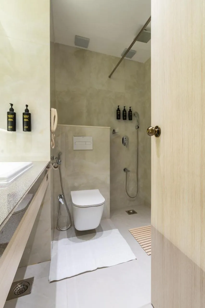 Toilet in Hotel Kohinoor Continental, Airport - Newly Renovated