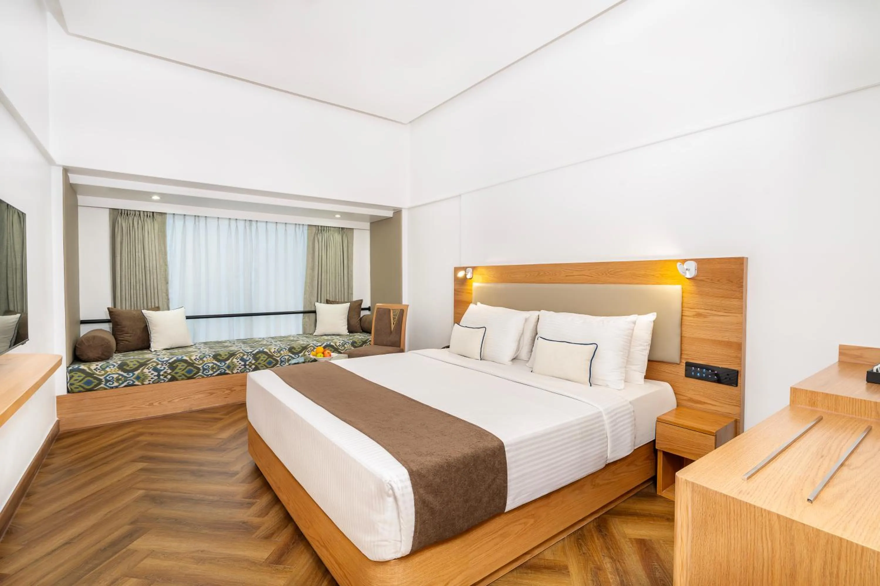 Bedroom, Bed in Hotel Kohinoor Continental, Airport - Newly Renovated