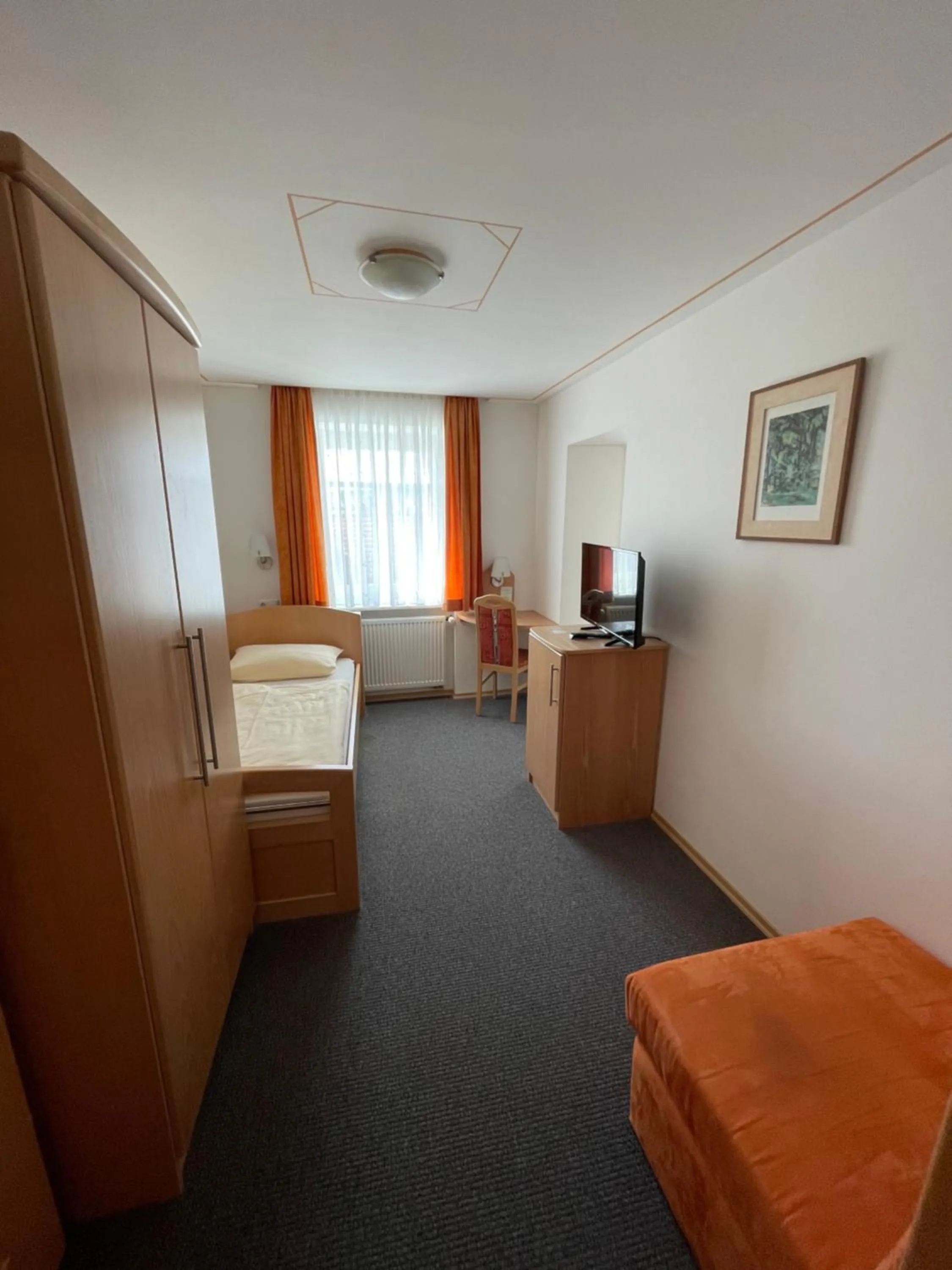 Photo of the whole room, Bed in Rinchnacher Hof