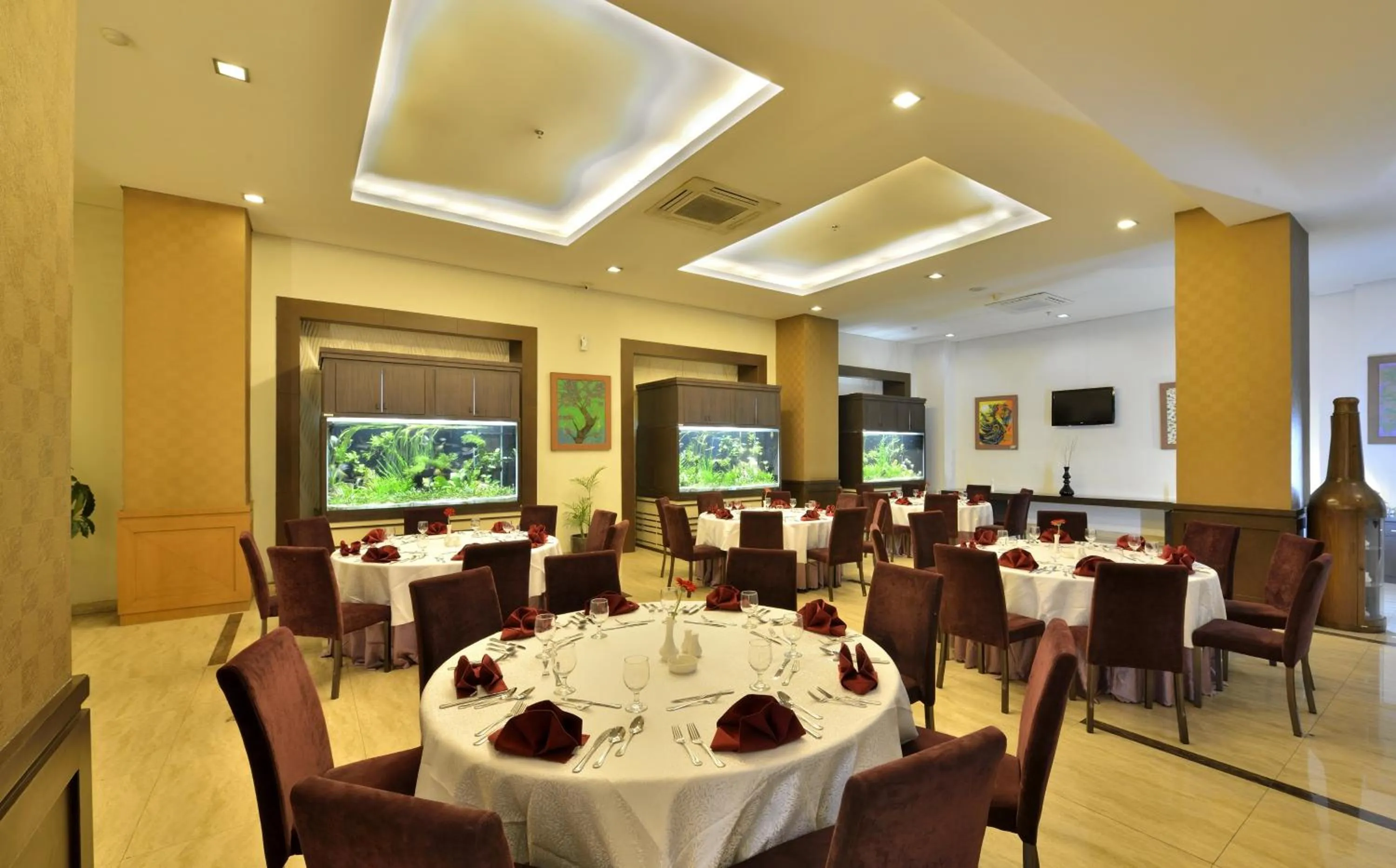 Restaurant/places to eat in Gino Feruci Kebon Jati by KAGUM Hotels
