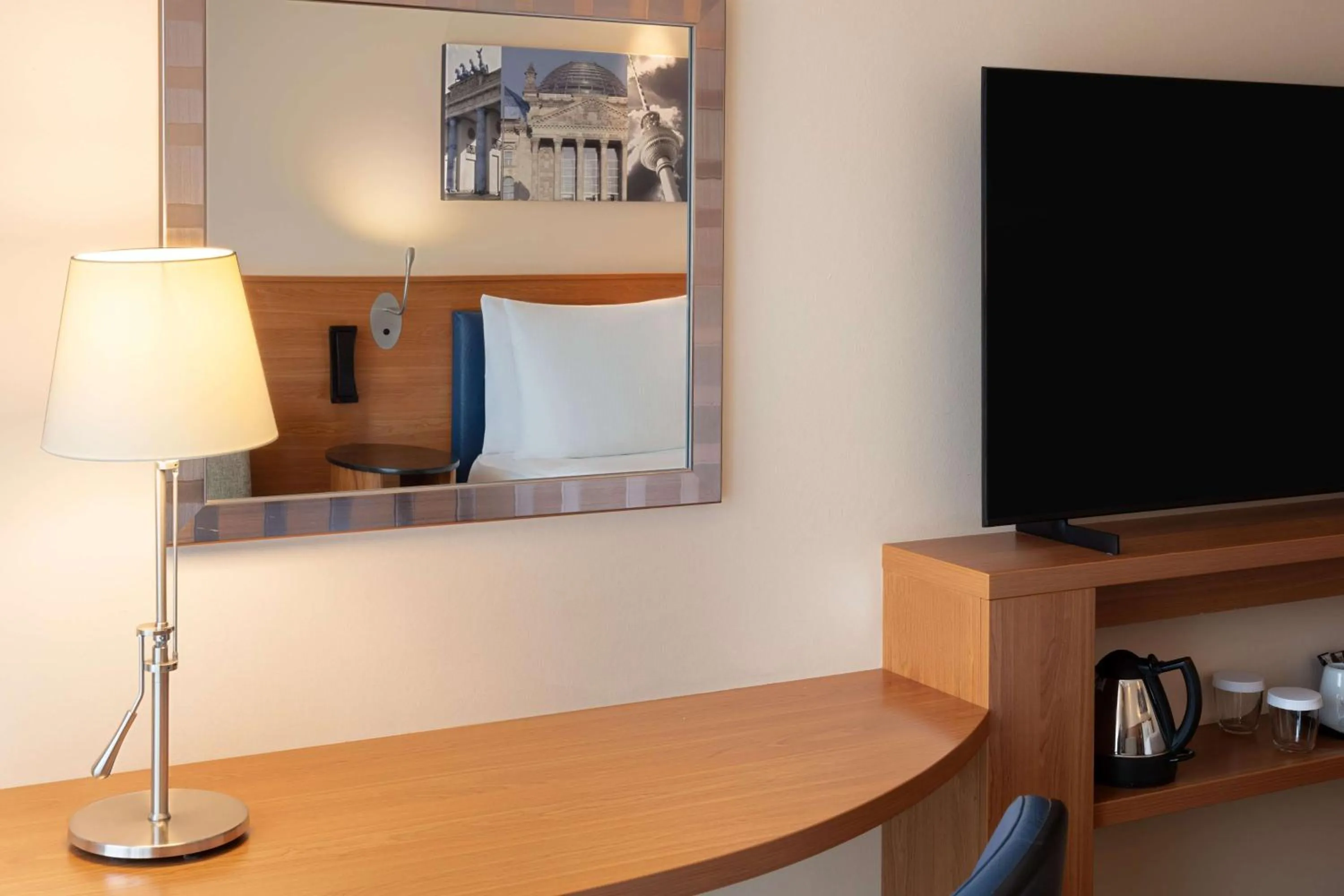 Photo of the whole room in Hampton by Hilton Berlin City West