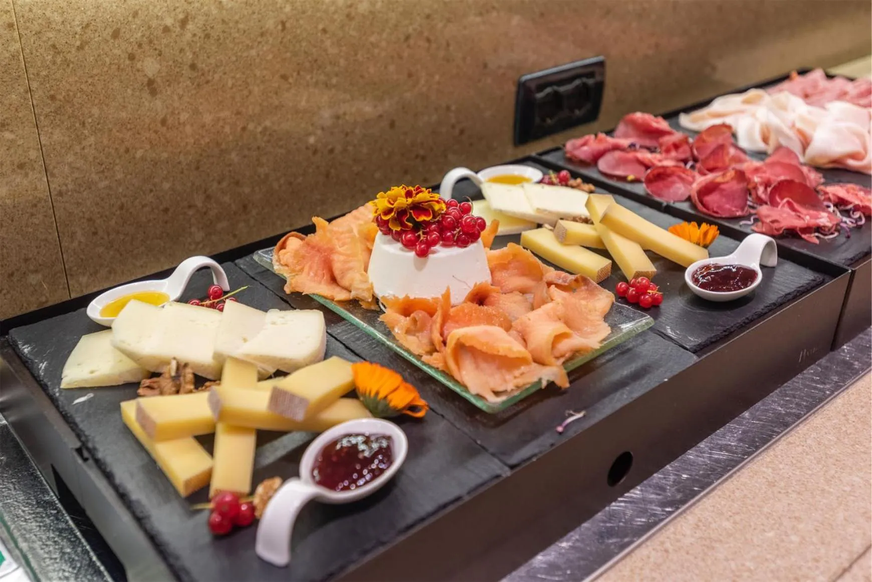 Buffet breakfast in Hotel Le Palme