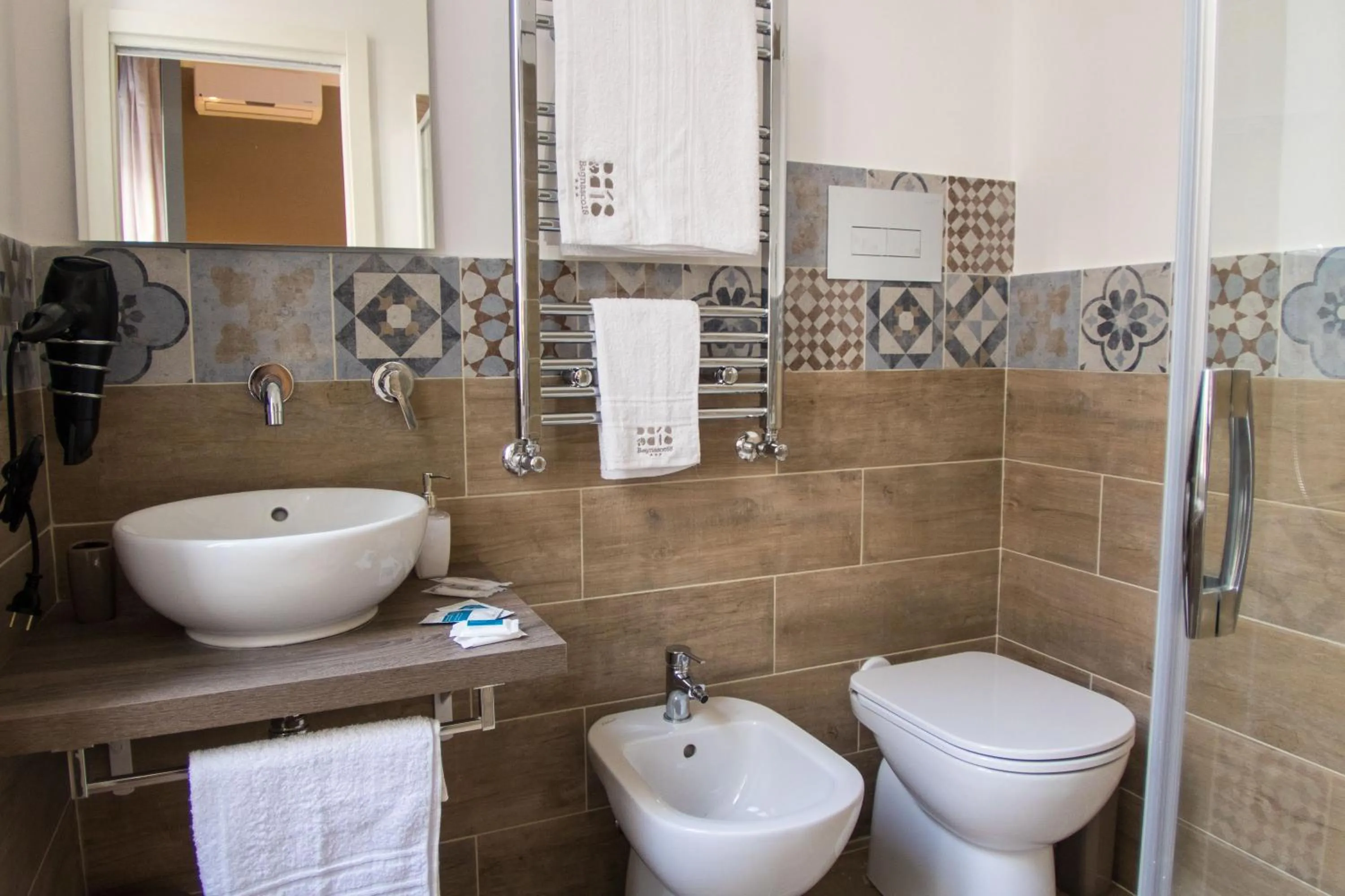 Toilet in Bagnasco 18 suite&terrace