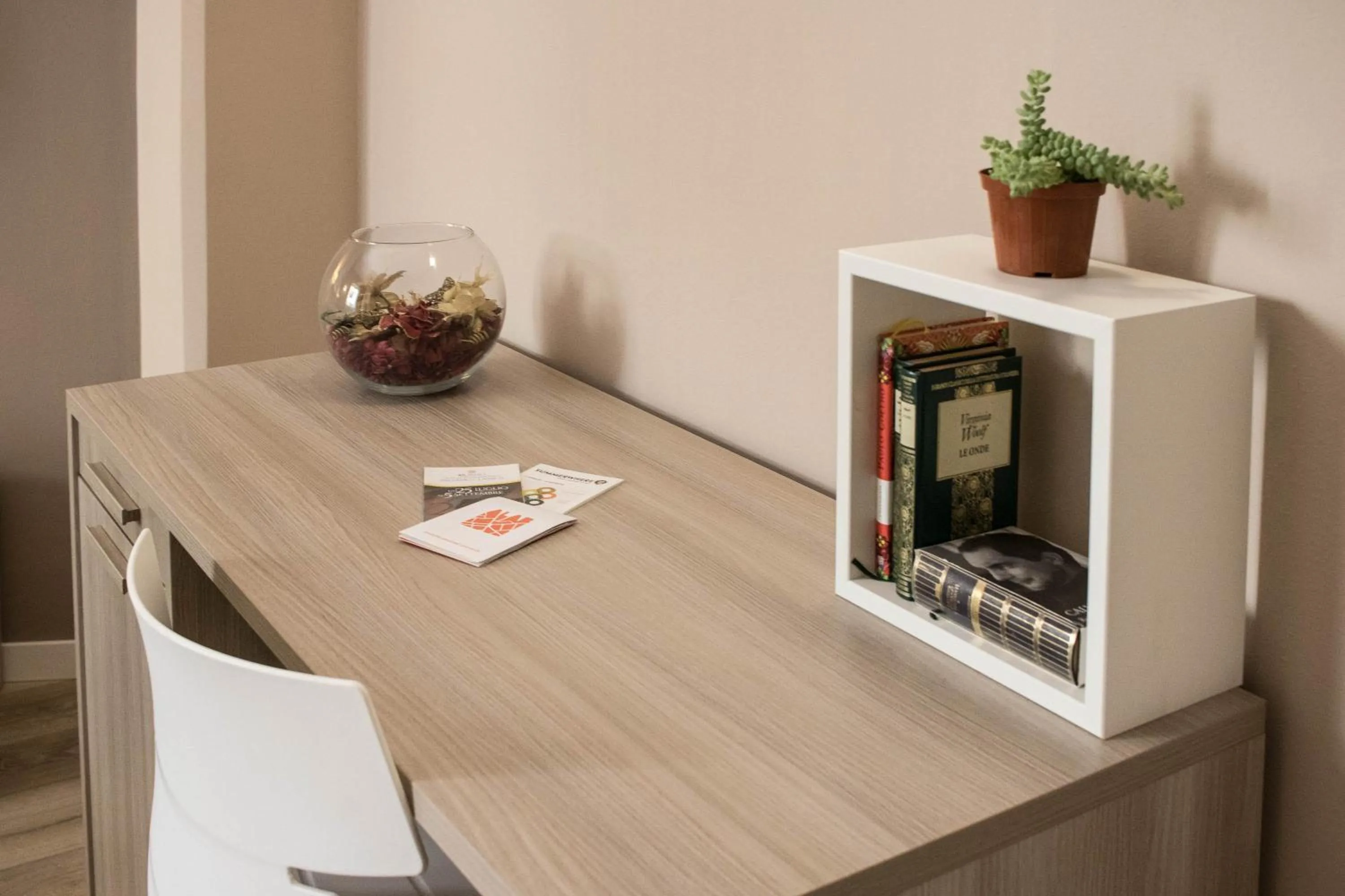 Decorative detail in Bagnasco 18 suite&terrace