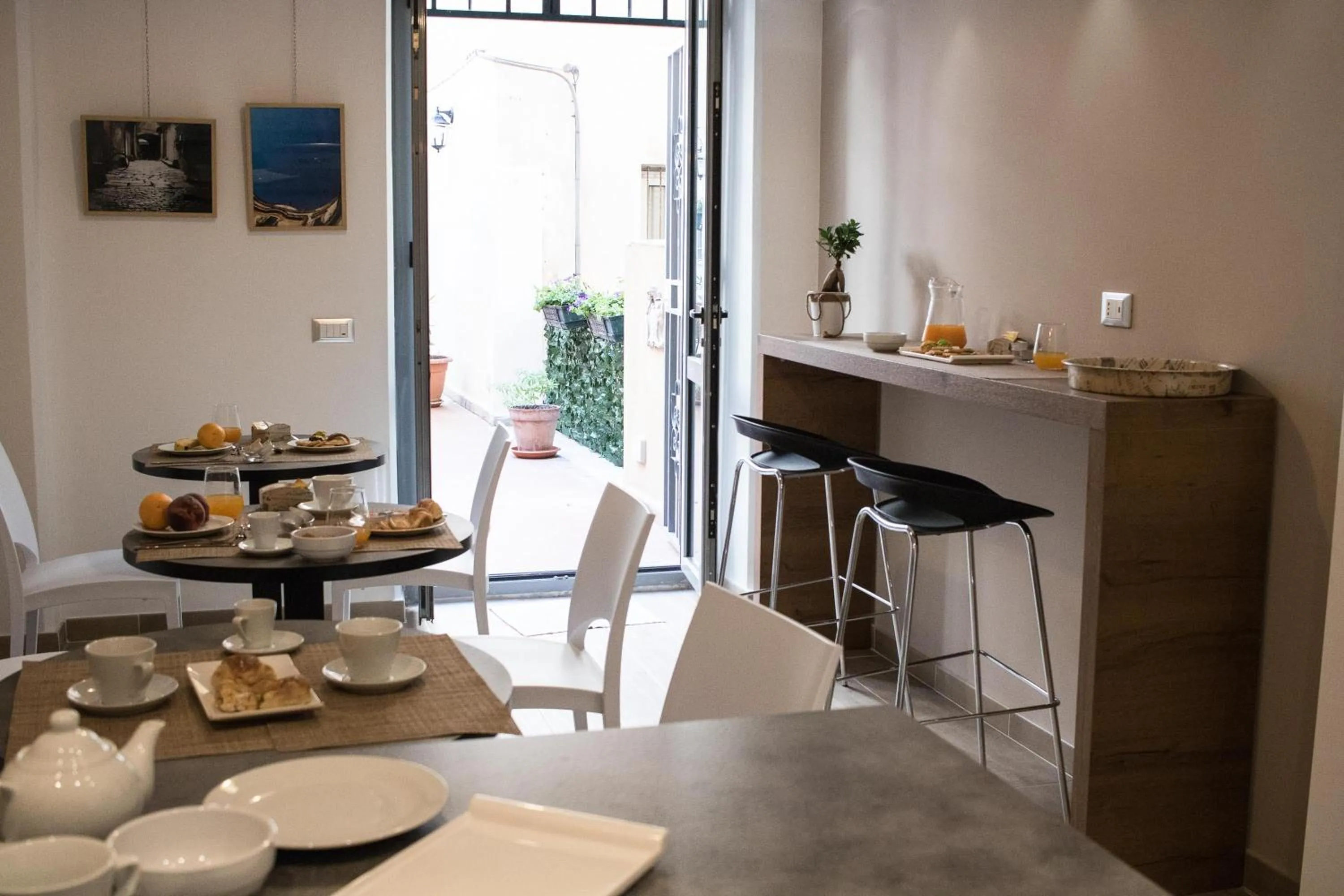 Communal lounge/ TV room in Bagnasco 18 suite&terrace