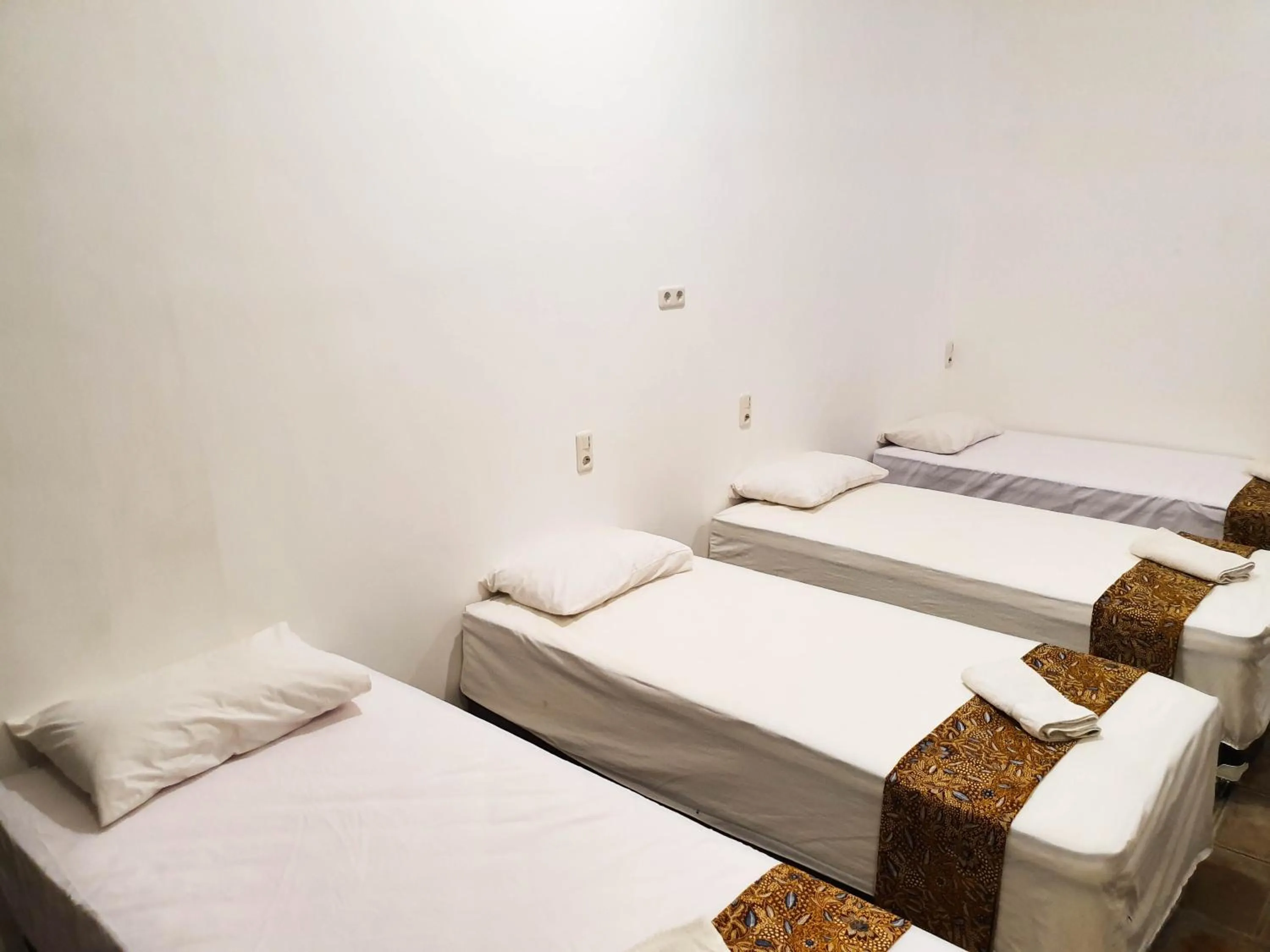 Bed in Tiongkok Kecil Heritage Lasem