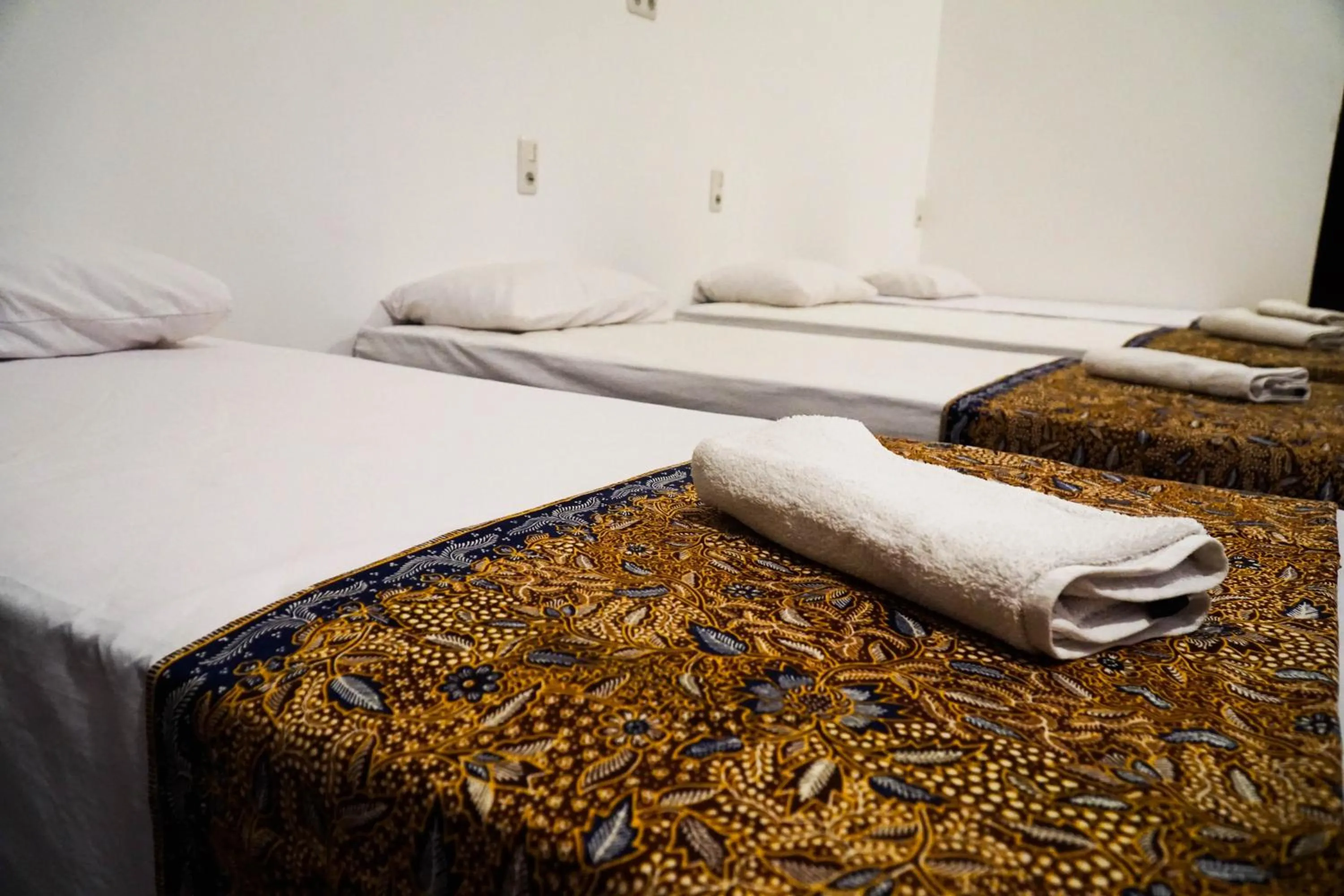 Bed in Tiongkok Kecil Heritage Lasem