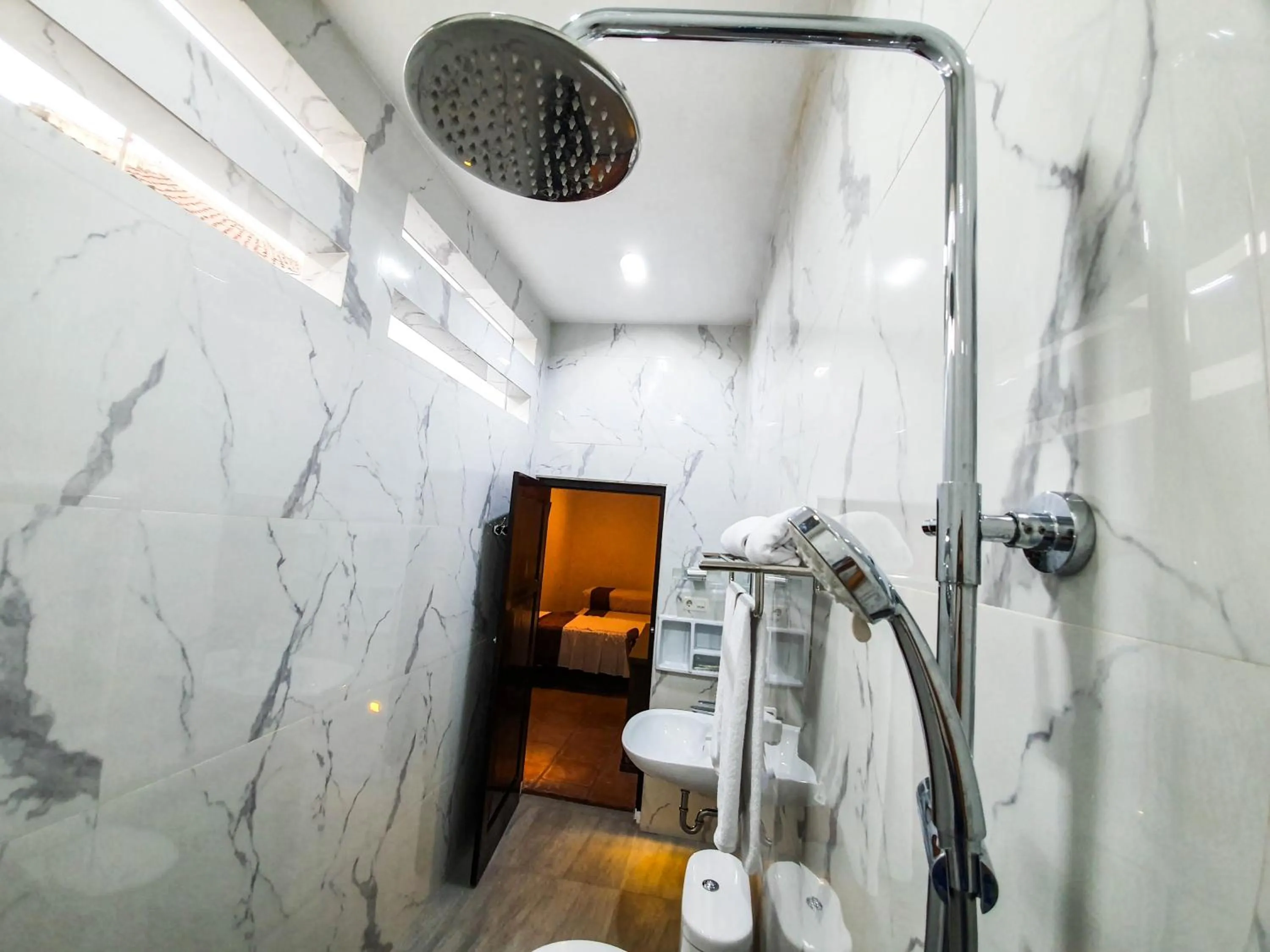 Bathroom in Tiongkok Kecil Heritage Lasem