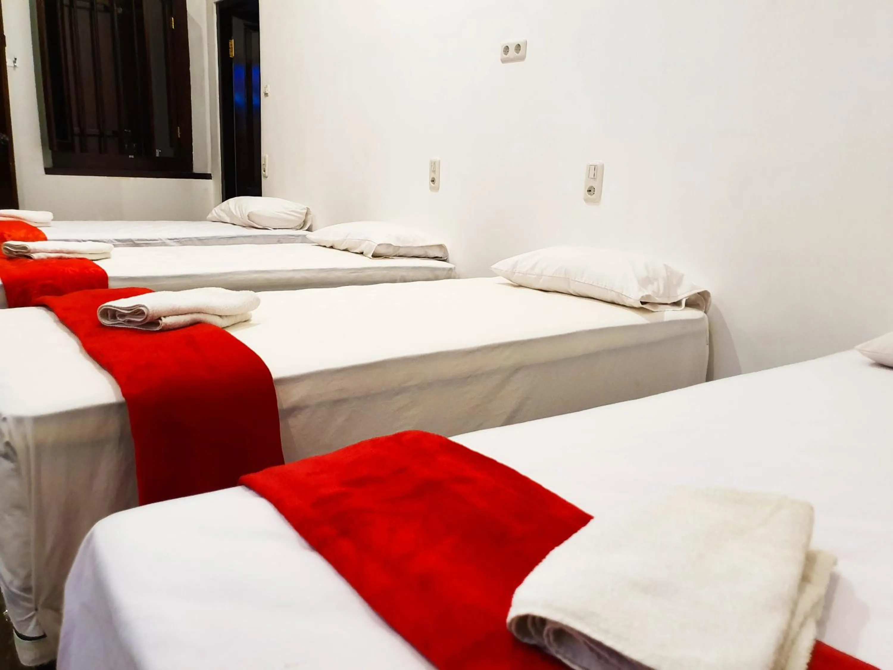 Bed in Tiongkok Kecil Heritage Lasem