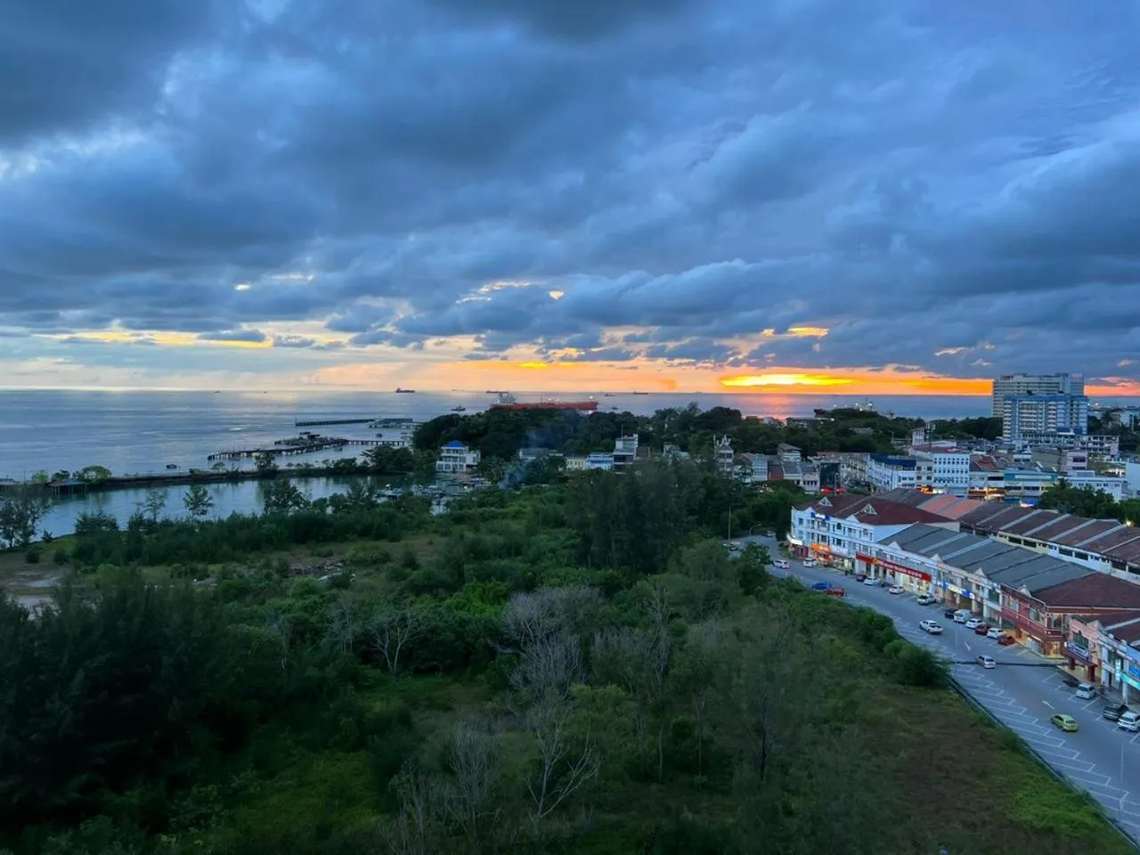 D'Wharf Hotel & Serviced Residence