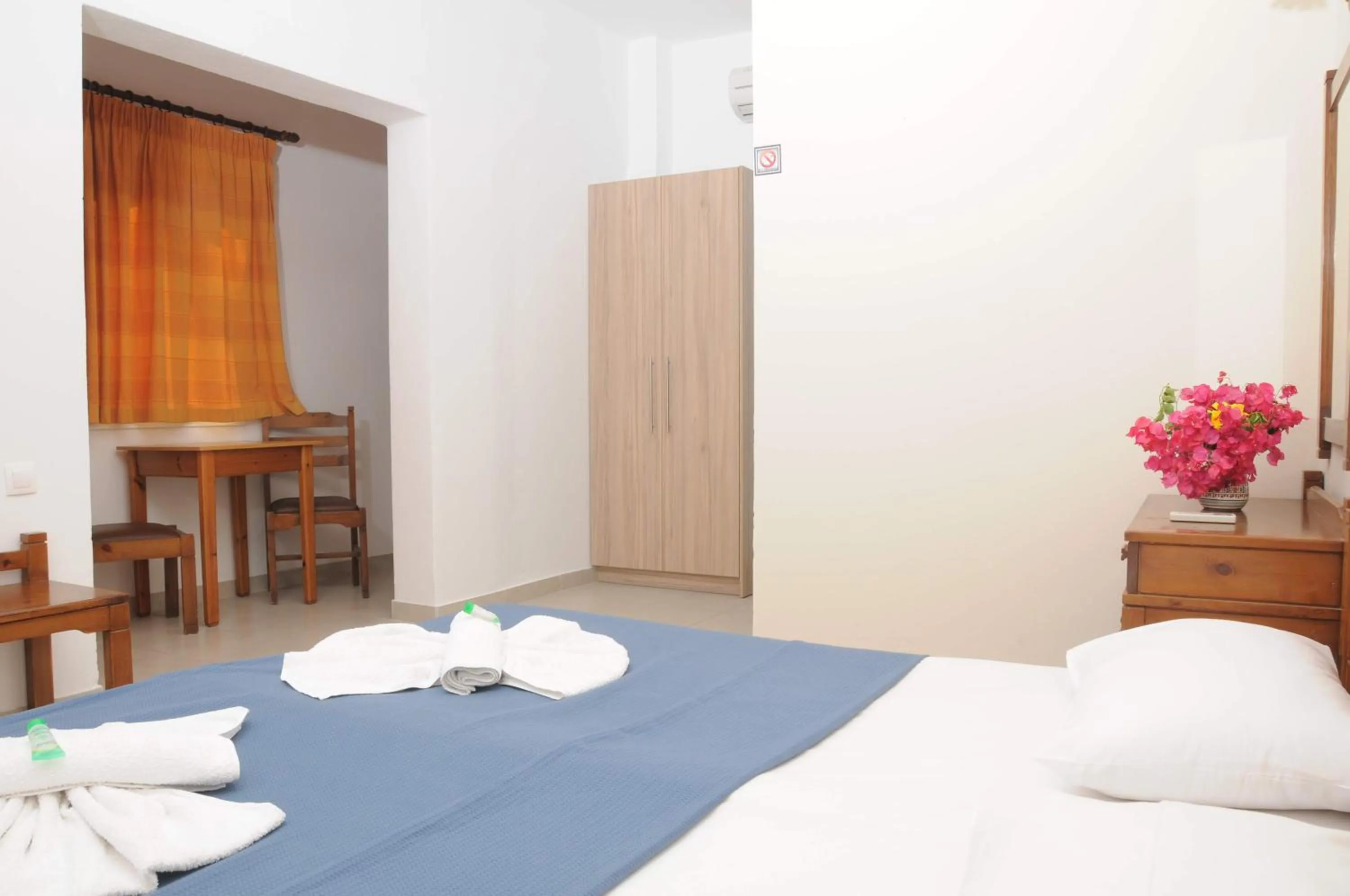 Bedroom, Bed in Mastorakis Hotel and Studios