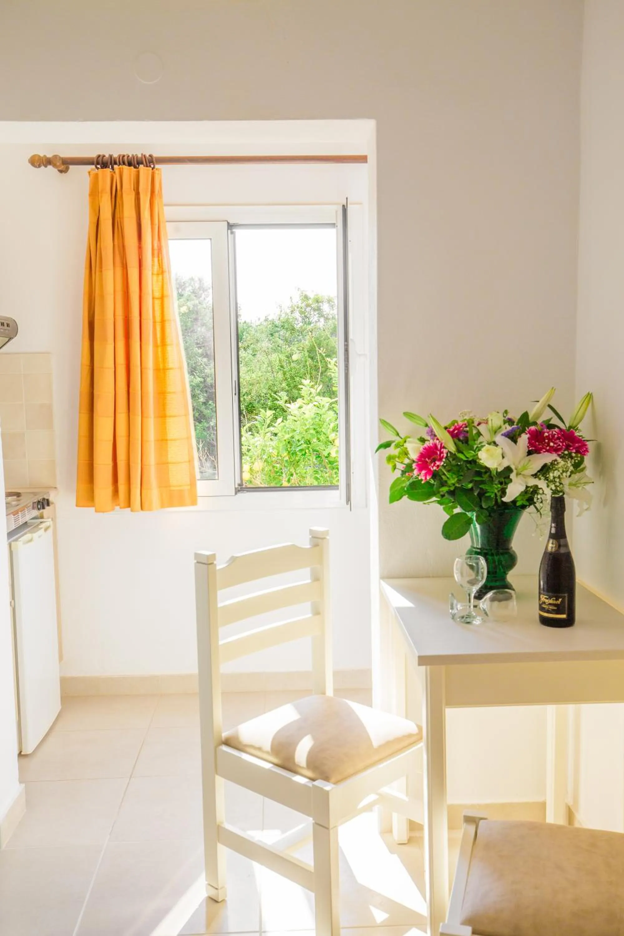 Dining area in Mastorakis Hotel and Studios