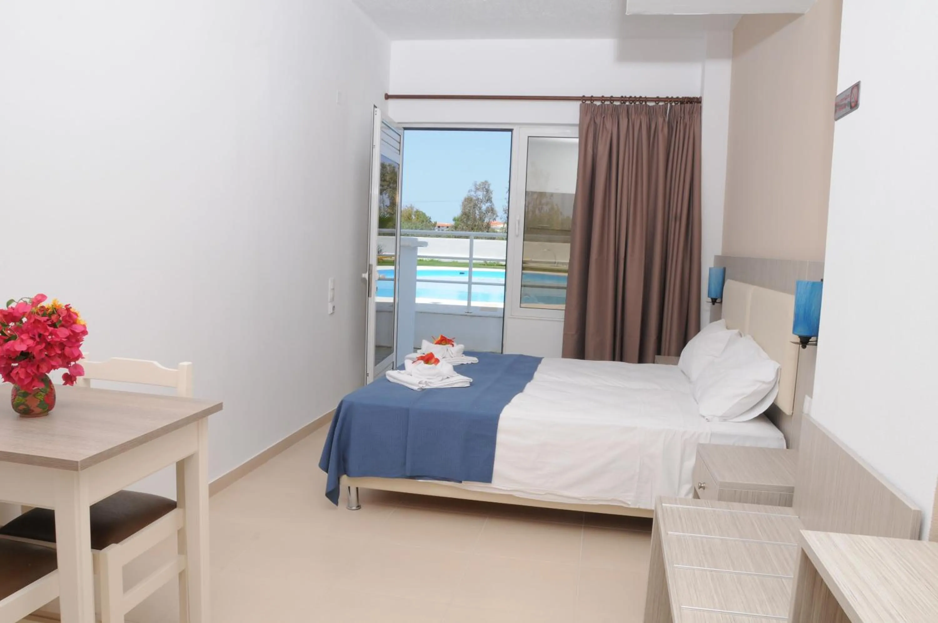 Bedroom, Bed in Mastorakis Hotel and Studios