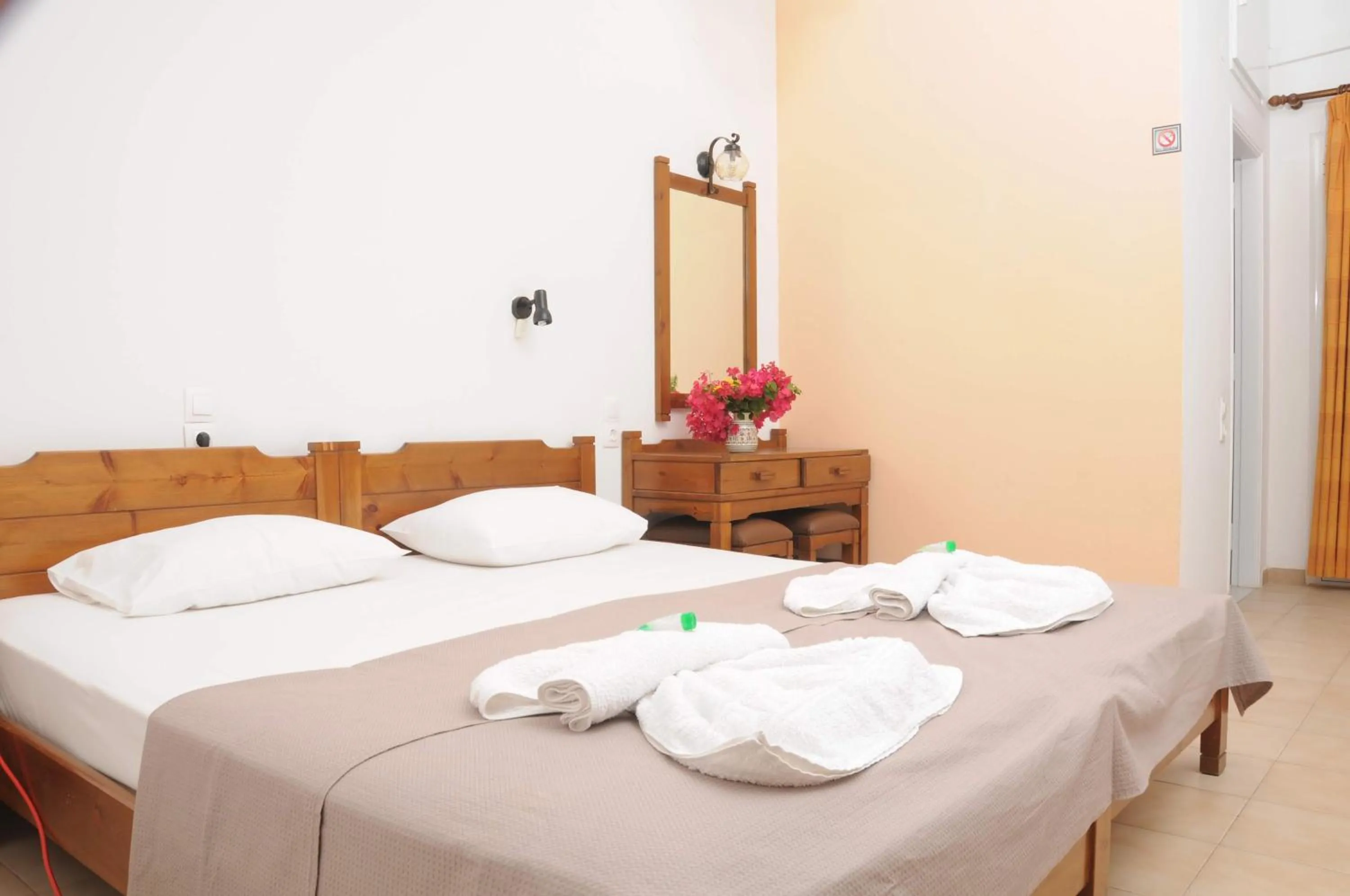 Bedroom, Bed in Mastorakis Hotel and Studios