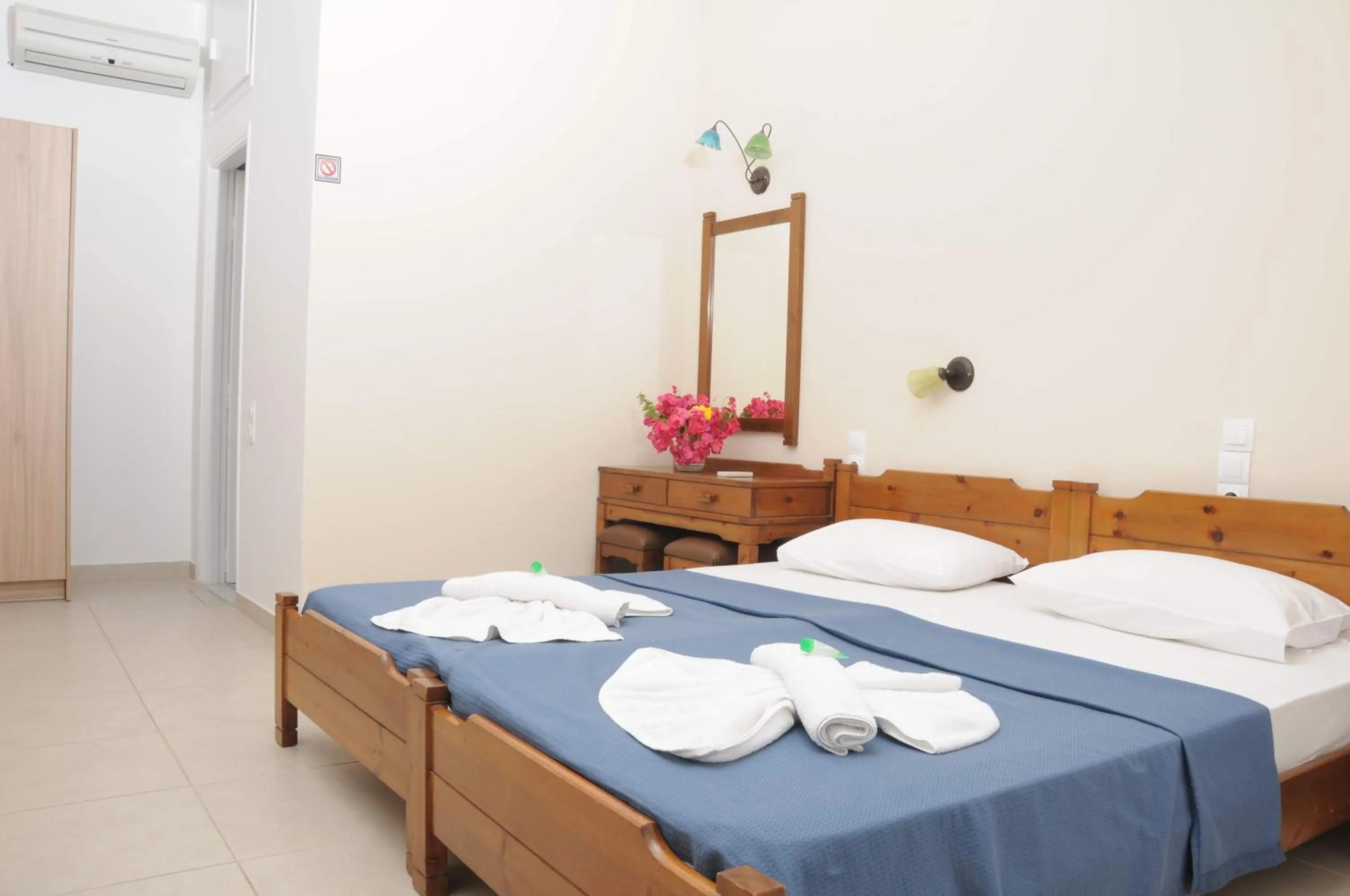 Bedroom, Bed in Mastorakis Hotel and Studios