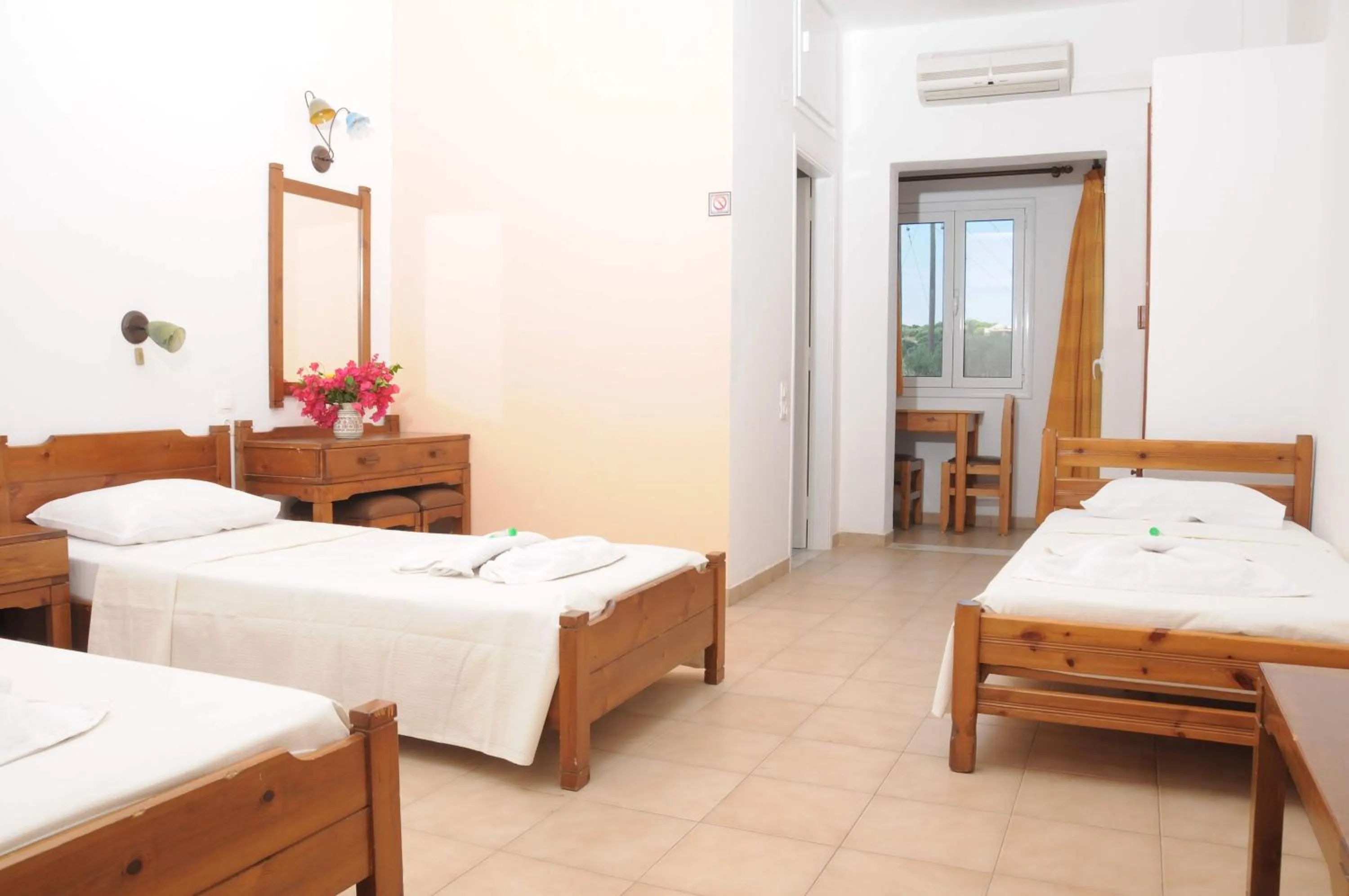 Bedroom, Bed in Mastorakis Hotel and Studios