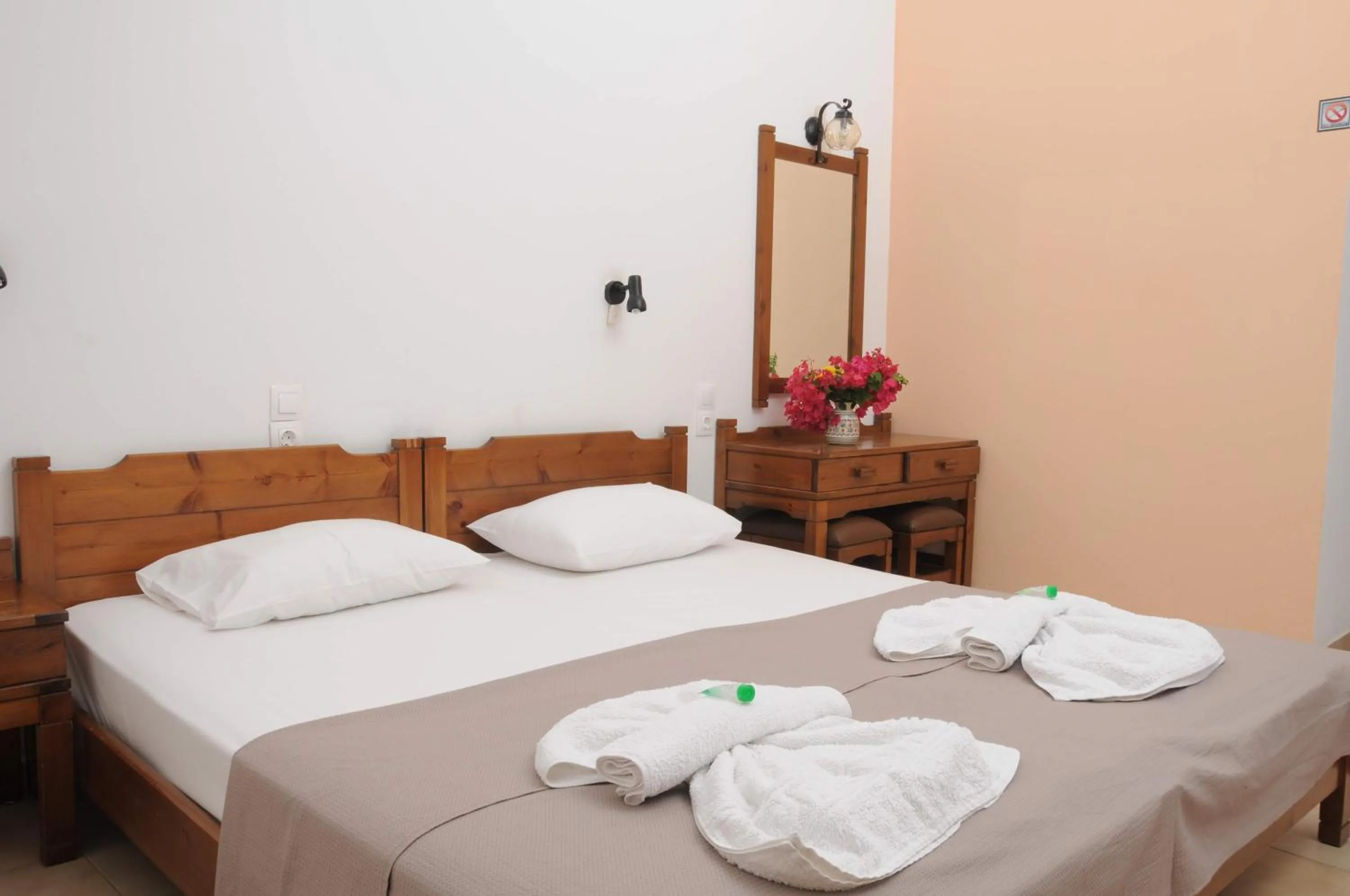 Bedroom, Bed in Mastorakis Hotel and Studios