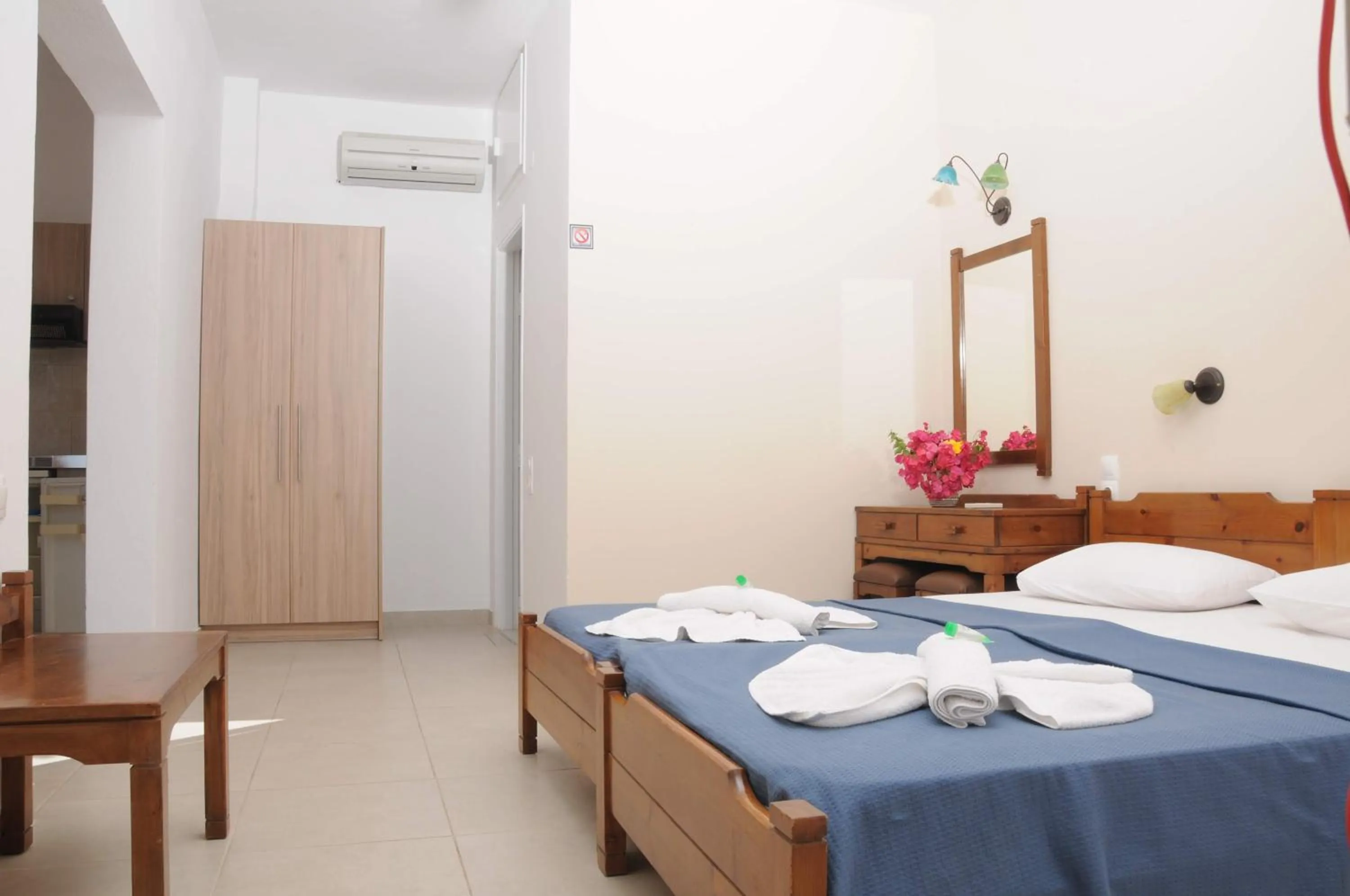 Bedroom, Bed in Mastorakis Hotel and Studios